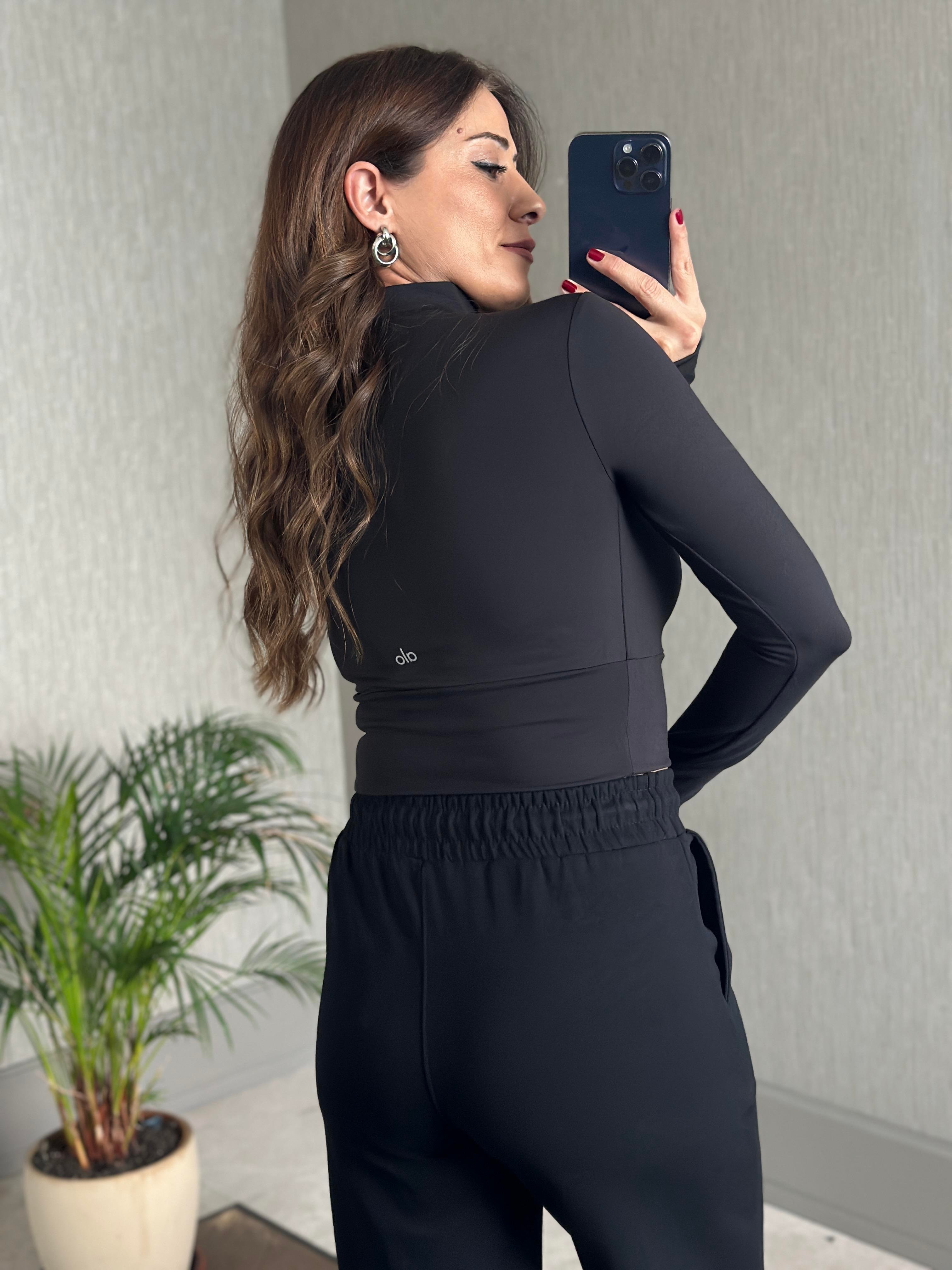 Siyah Dik Yaka Yarım Fermuarlı Parmak Geçmeli Kadın Body