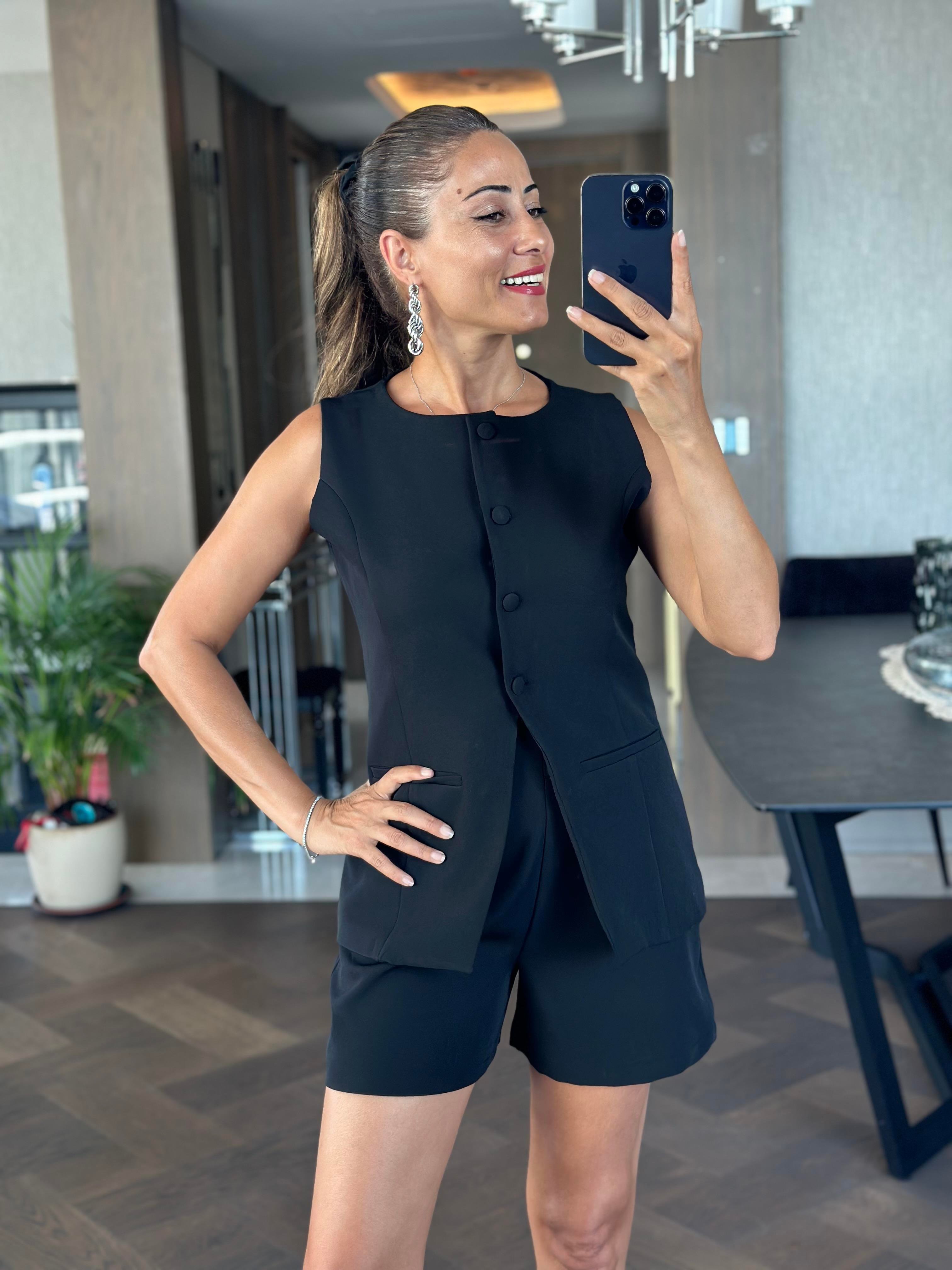 Siyah Dört Düğmeli Cep Detaylı Yelek Şort Kadın Alt Üst Takım