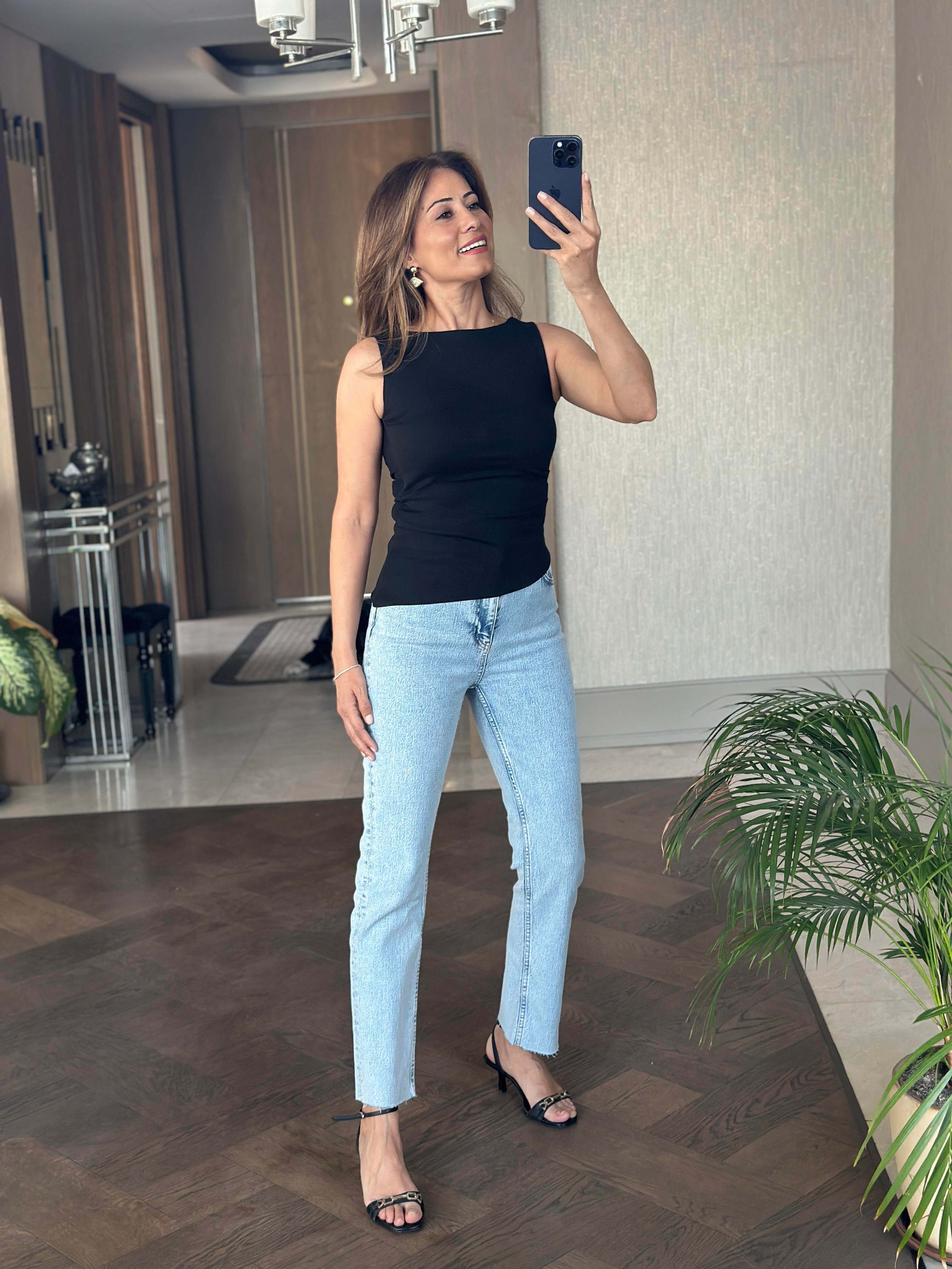 Siyah Eteği Asimetrik Büzgülü Kayık Yaka Sıfır Kol Kadın Bluz