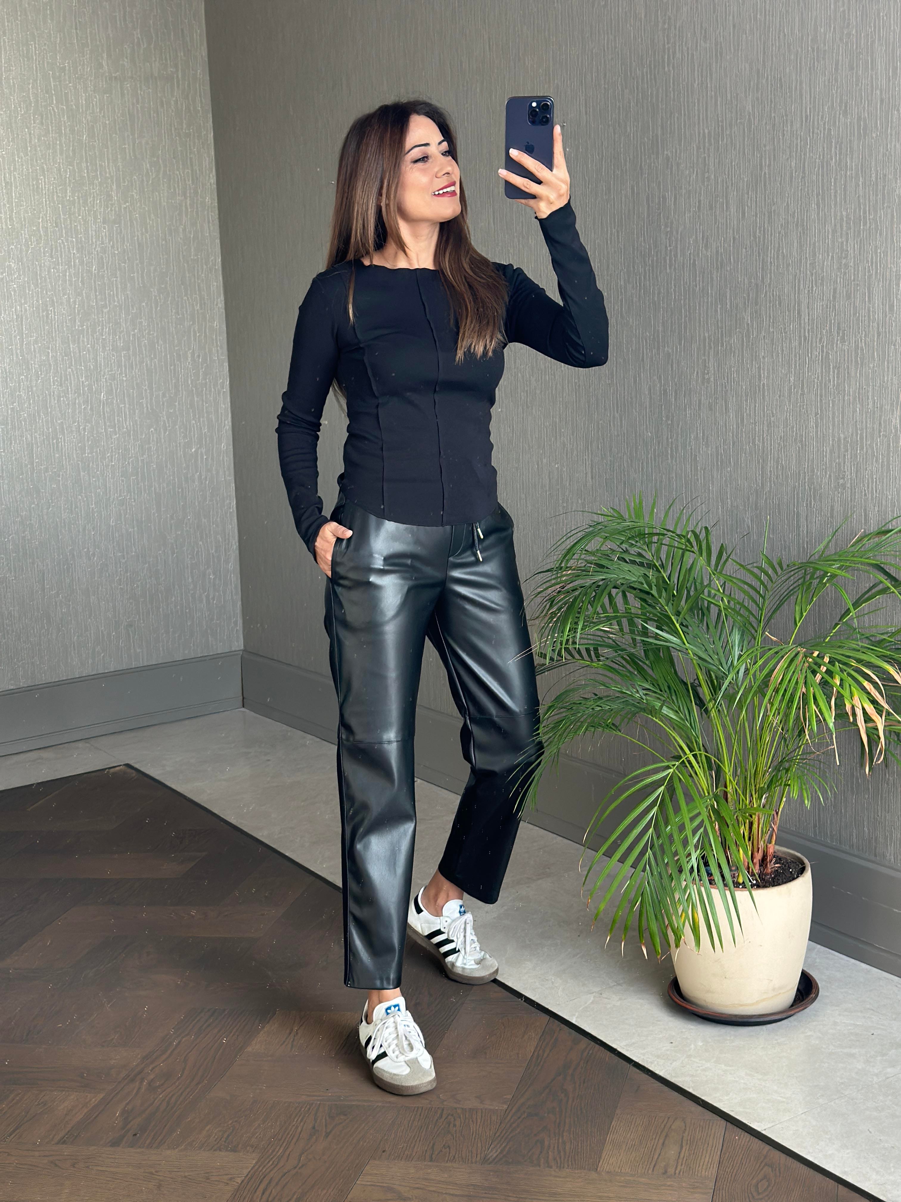 Siyah Eteği Oval Bisiklet Yaka Uzun Kol Dikiş Detay Kadın Body
