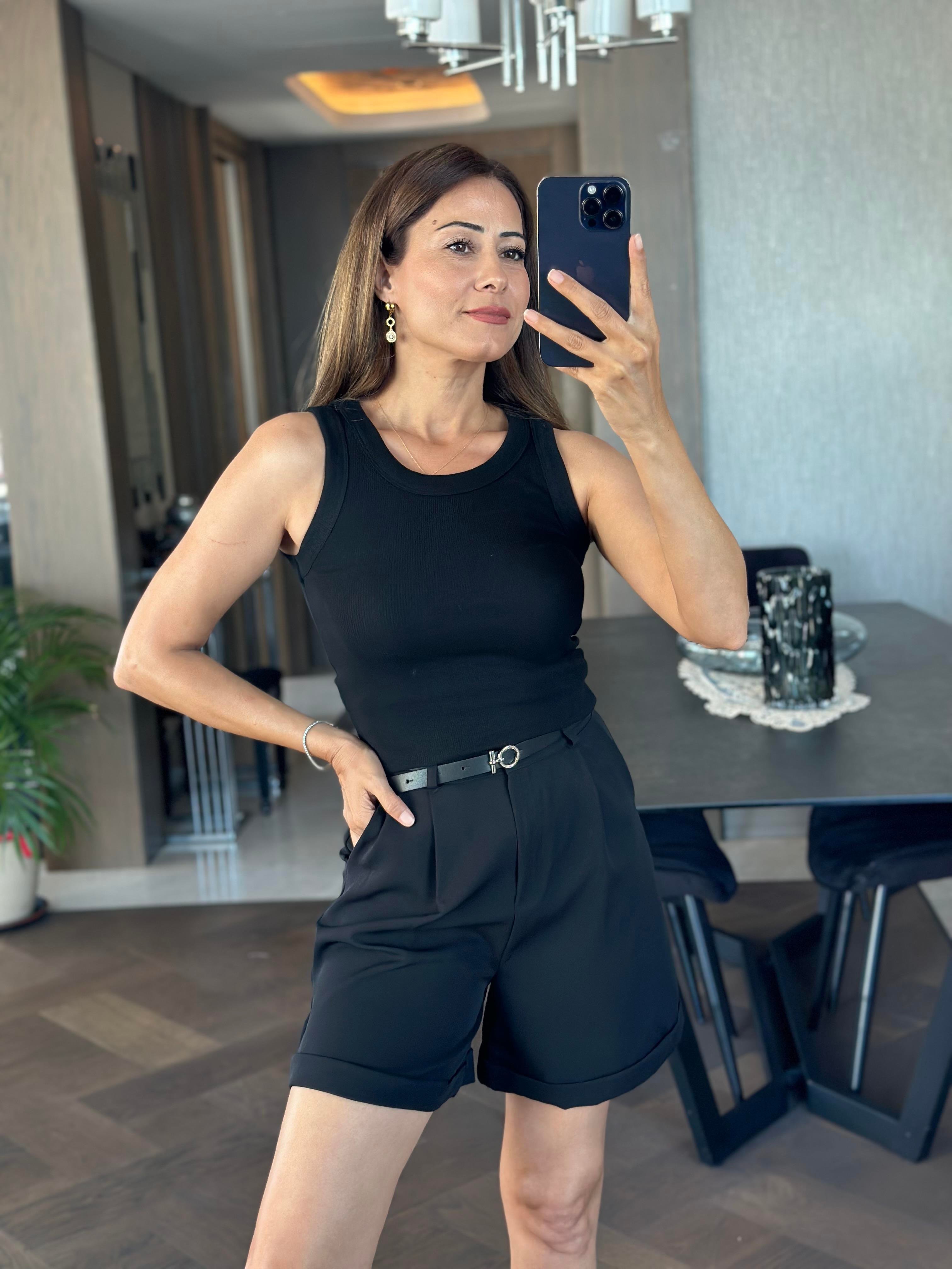Siyah Geniş Biyeli Halter Yaka Kadın Body