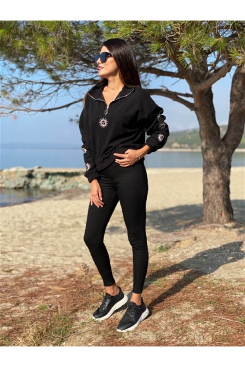 Siyah Güneş Nakışlı Sweatshirt 