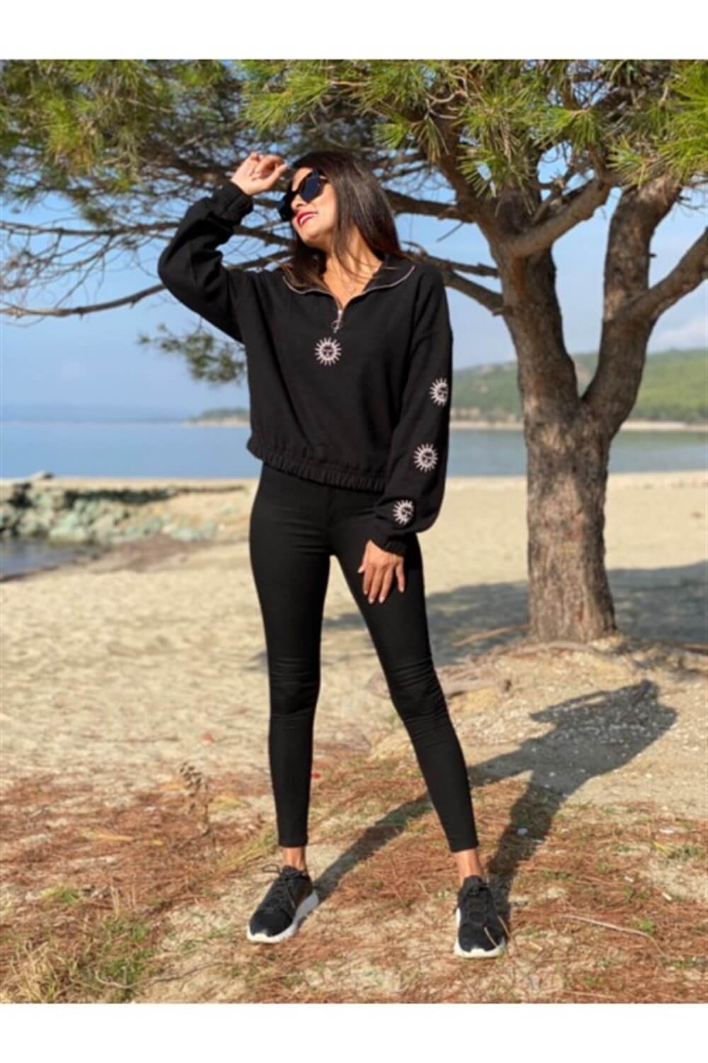 Siyah Güneş Nakışlı Sweatshirt 
