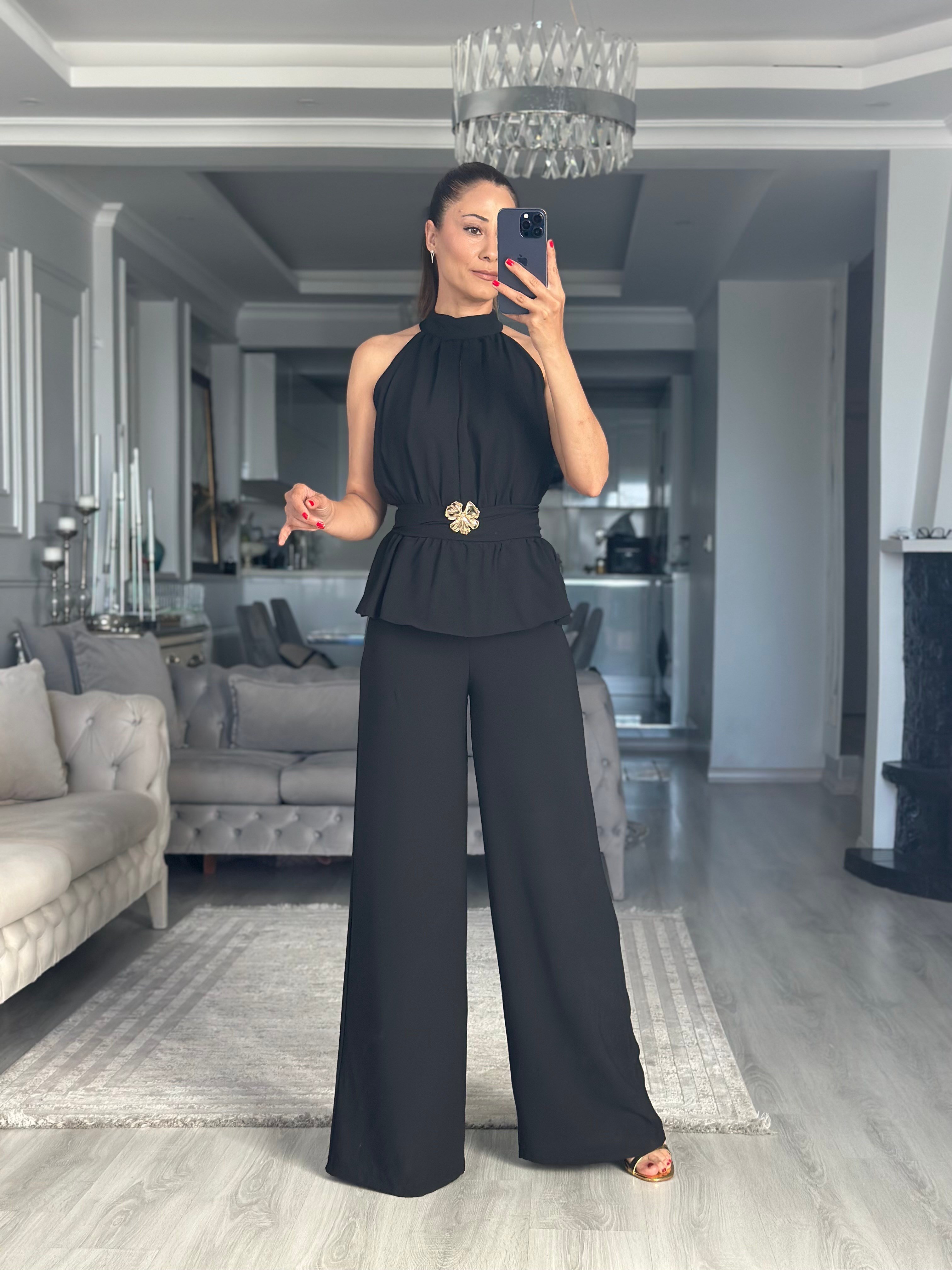 Siyah Halter Yaka Beli Broşlu Kadın Tulum