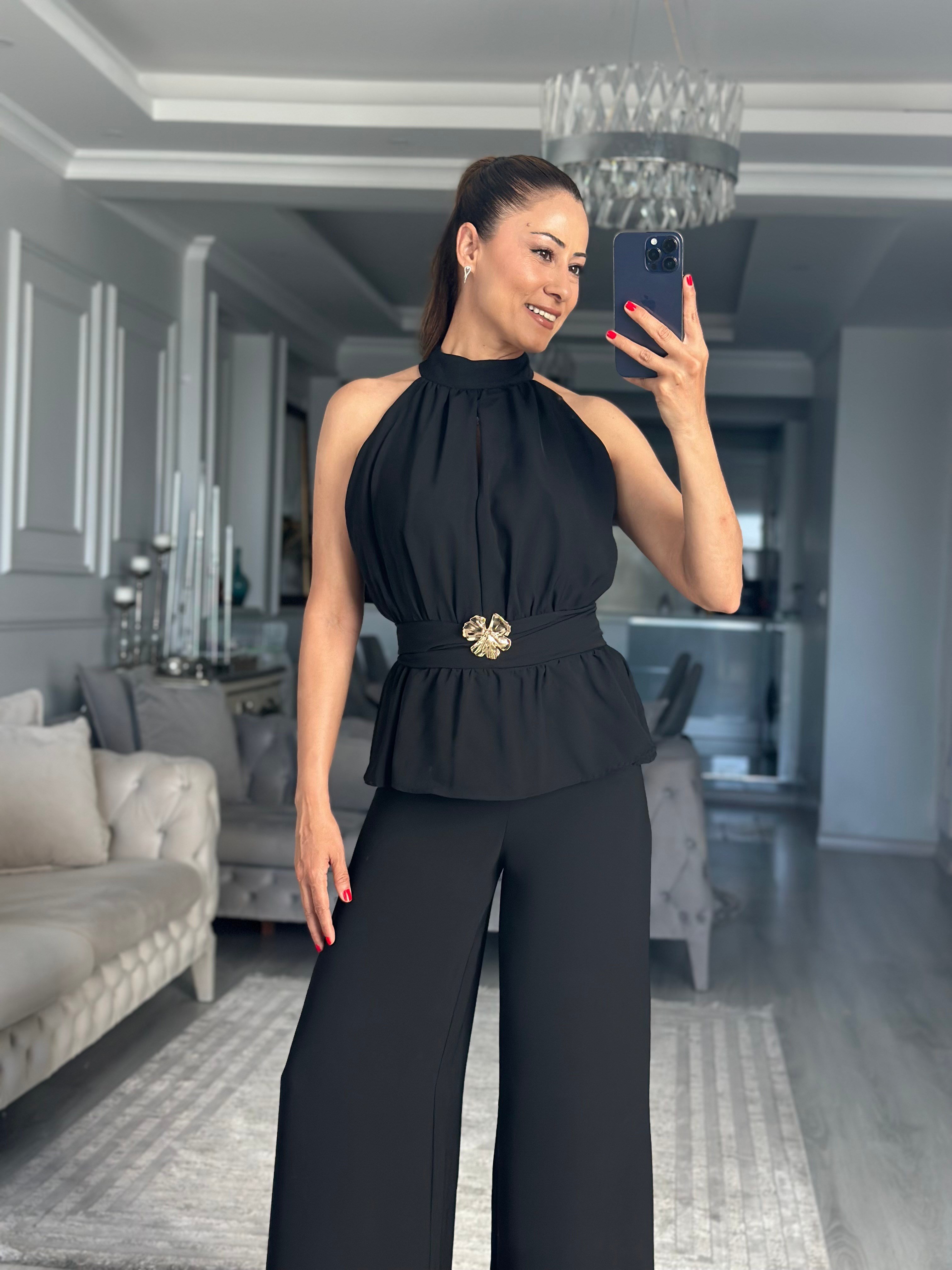 Siyah Halter Yaka Beli Broşlu Kadın Tulum