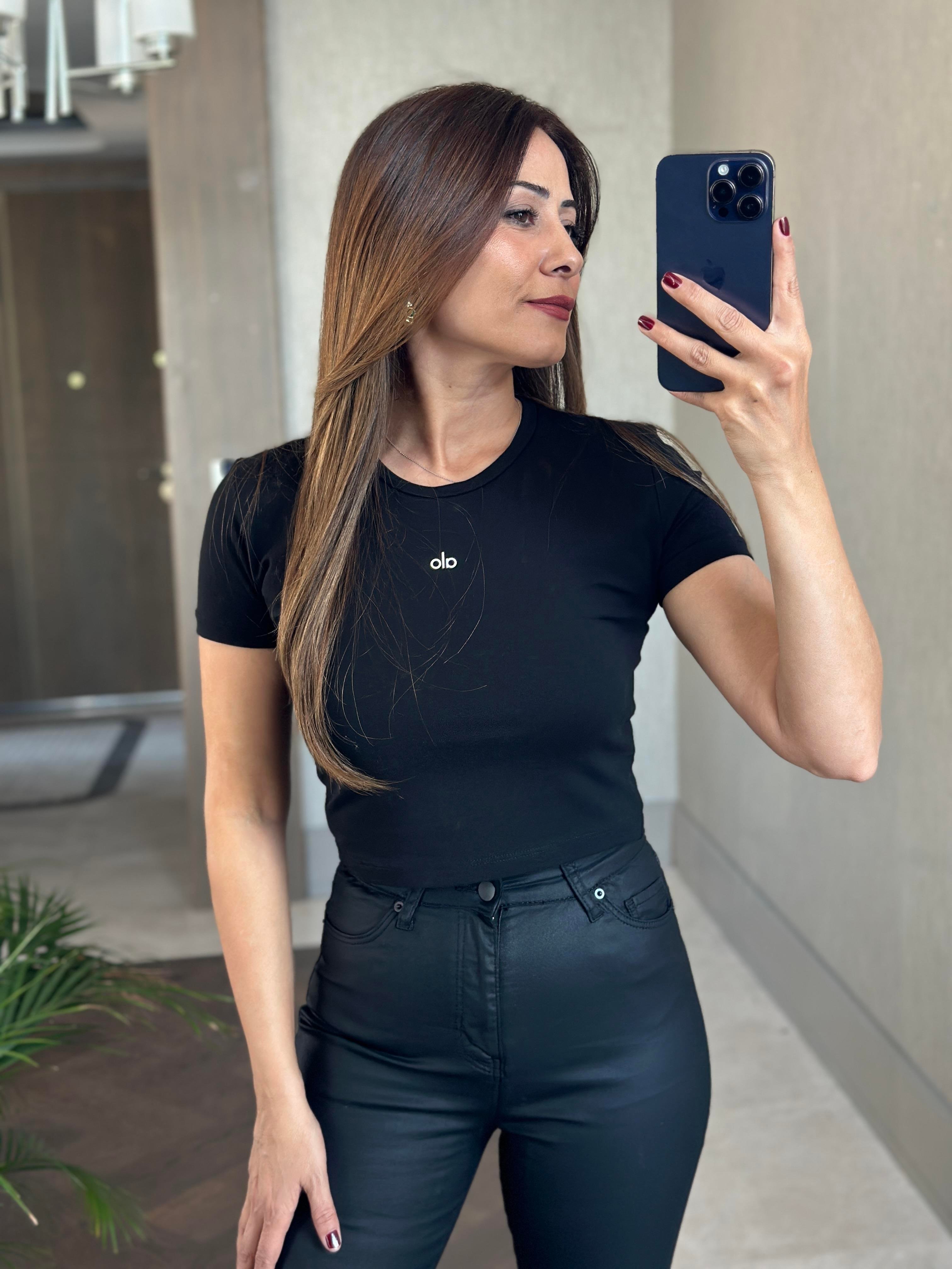 Siyah Kabartma Logo Detaylı Kadın Crop T-Shirt 