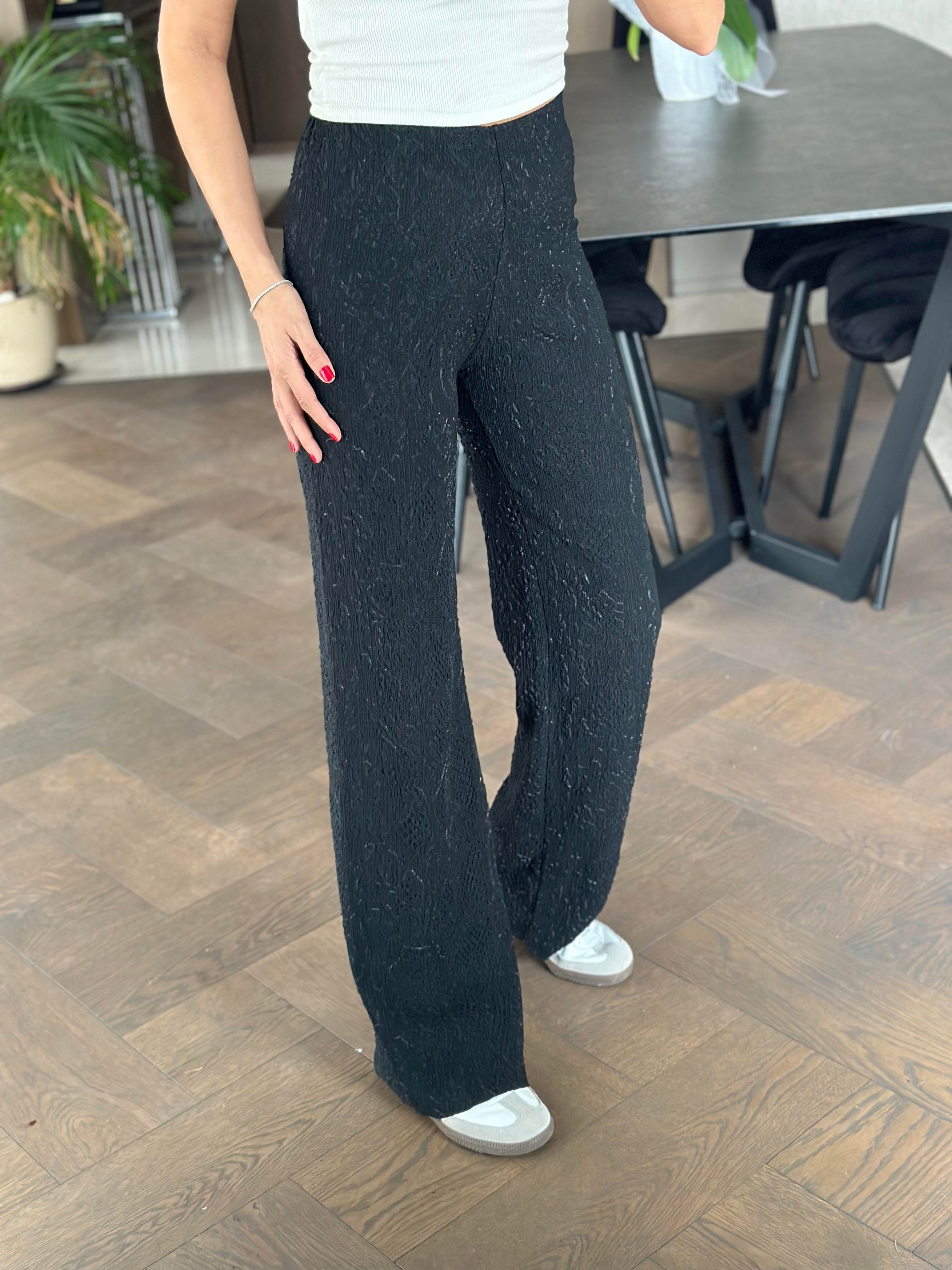 Siyah Kabartmalı Beli Lastikli Bürümcük Kadın Pantolon