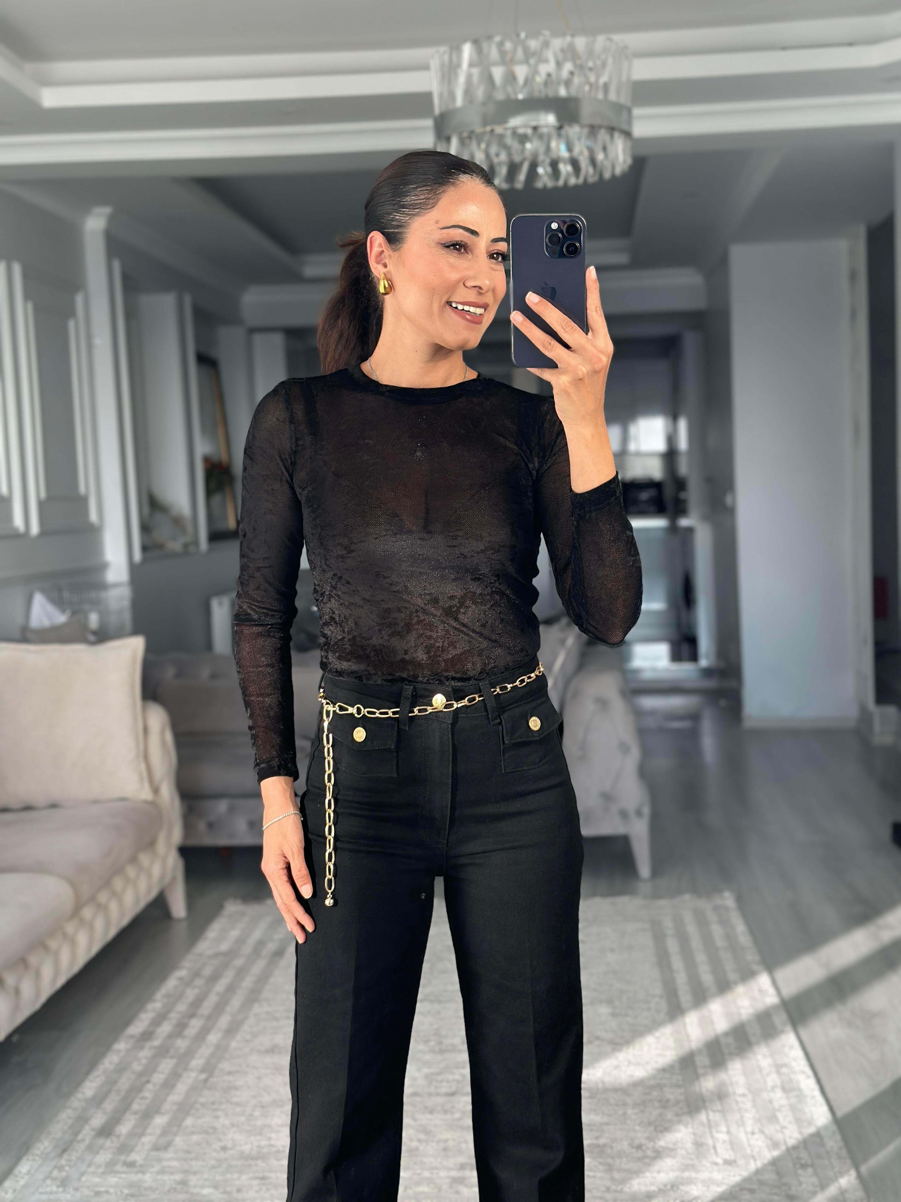 Siyah Kadife Dokulu Bisiklet Yaka Transparan Kadın Bluz