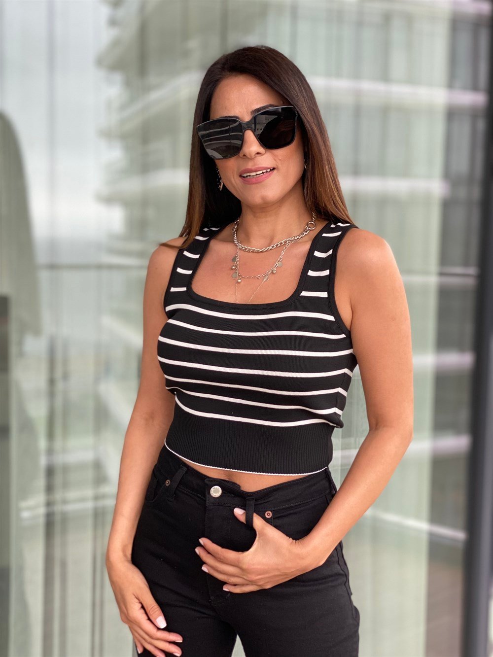 Siyah Kare Yaka İnce Çizgili Triko Bluz 