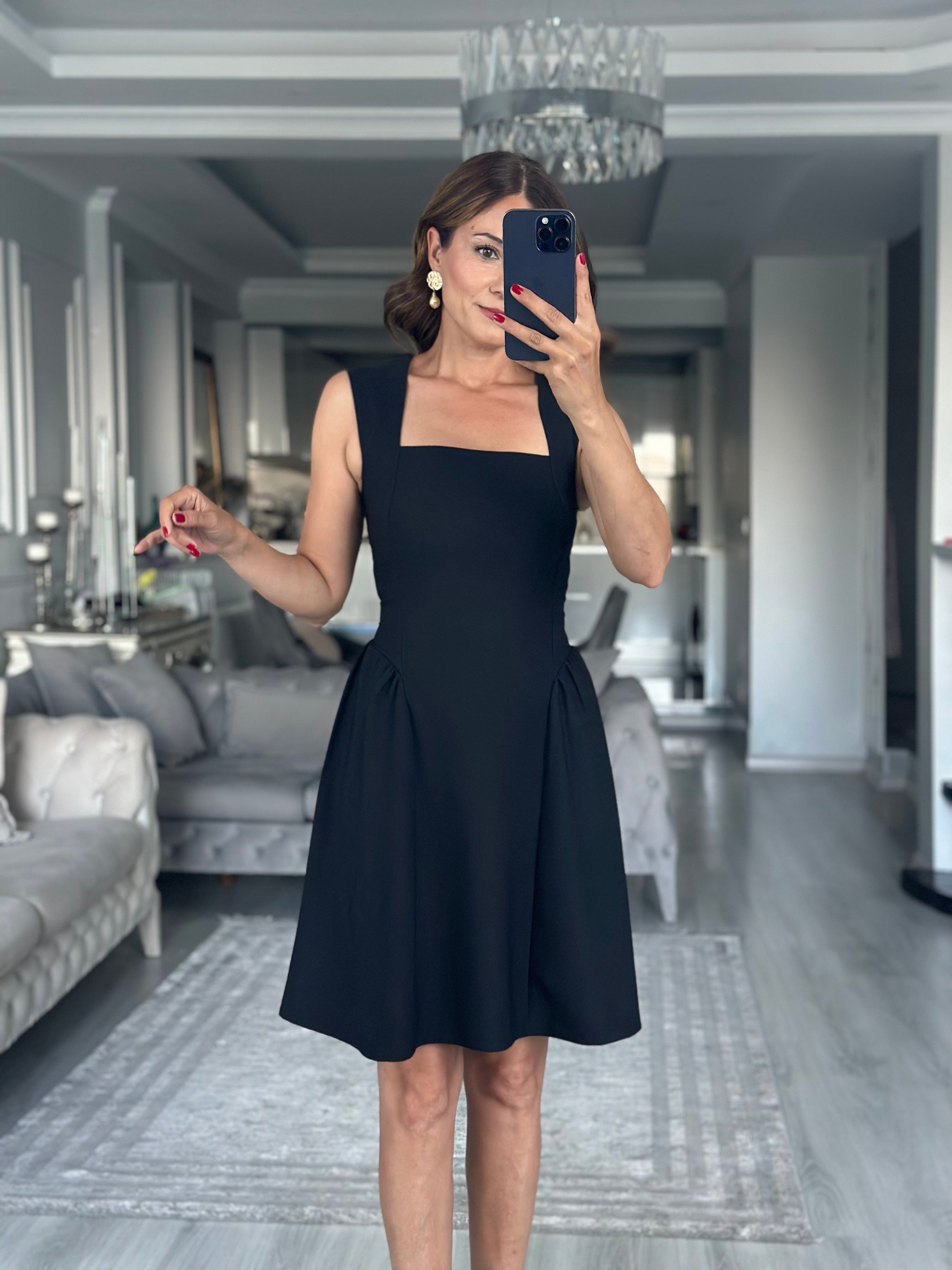Siyah Kare Yaka Prenses Mini Kadın Elbise 