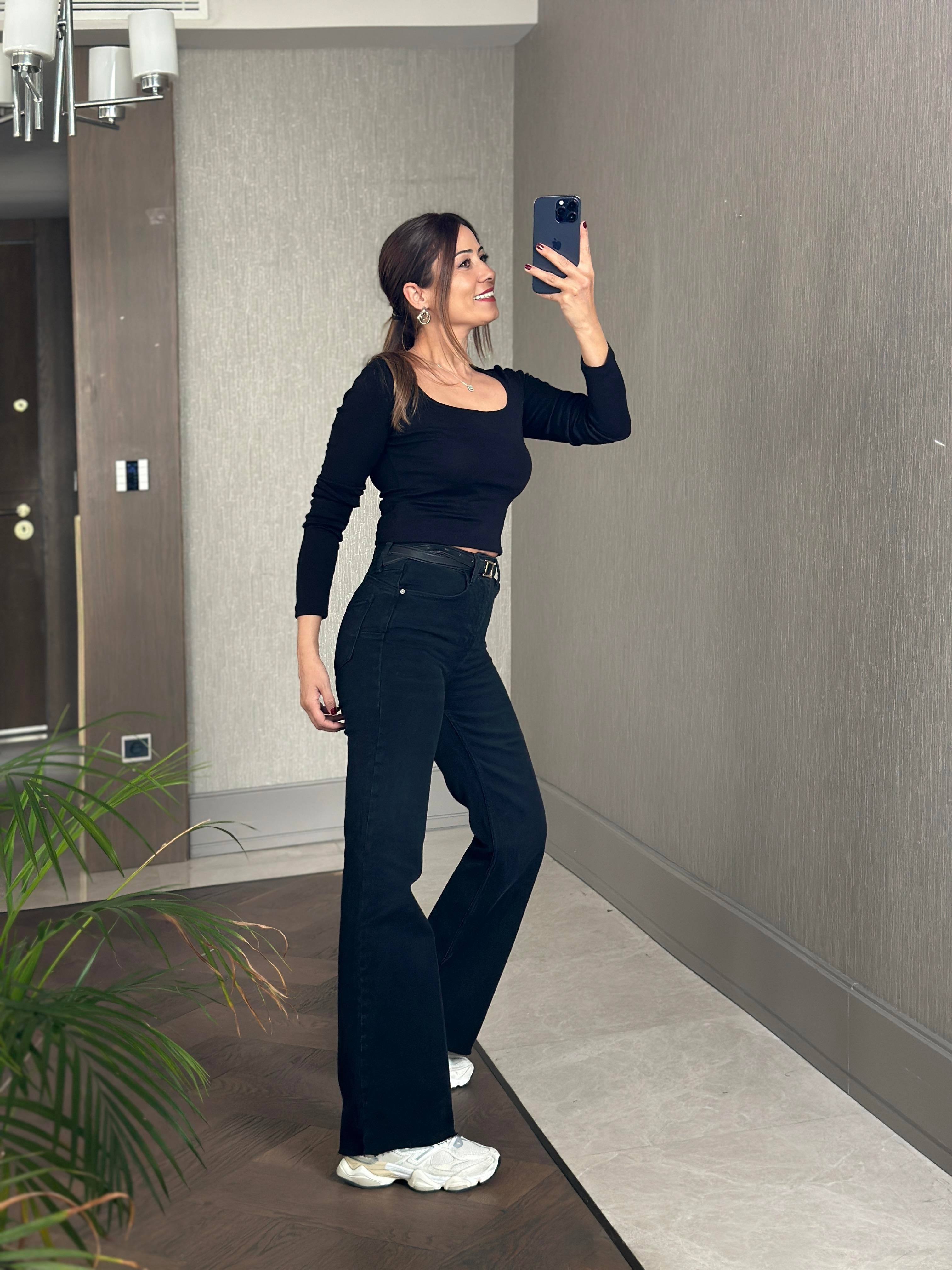 Siyah Kare Yaka Uzun Kollu Kadın Body