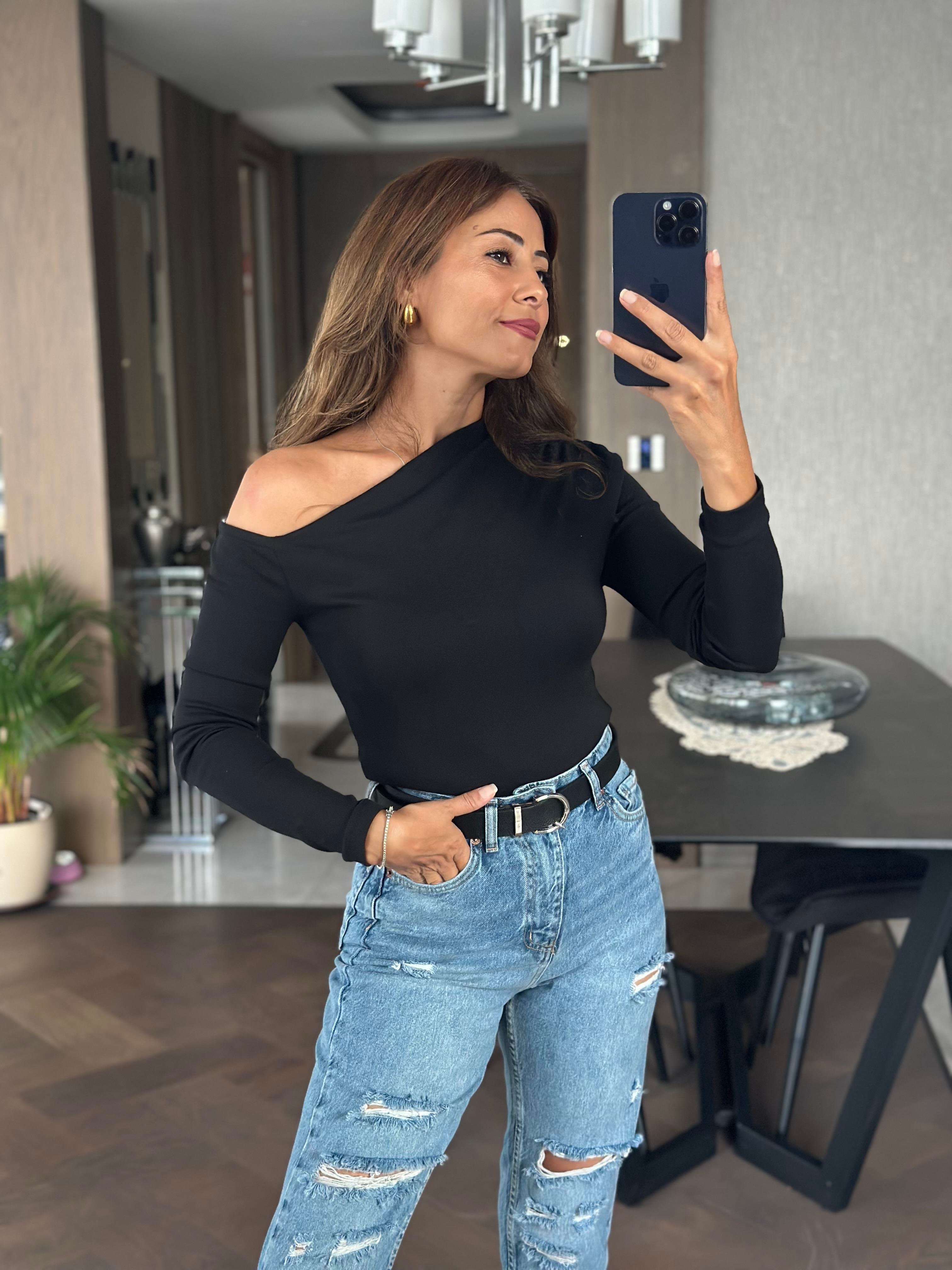 Siyah Karol Asimetrik Yaka Uzun Kollu Kadın Body