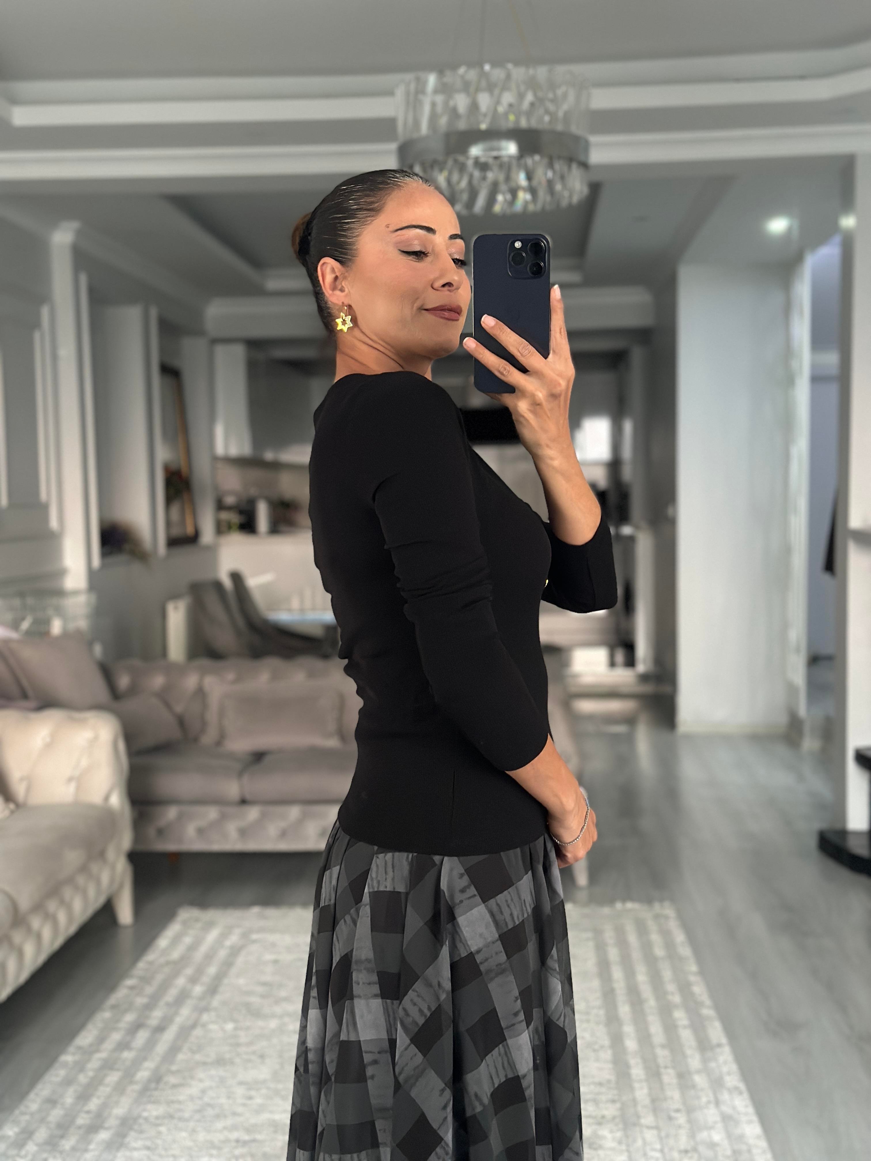 Siyah Karol Patlı Çıtçıtlı Uzun Kollu Kadın Body