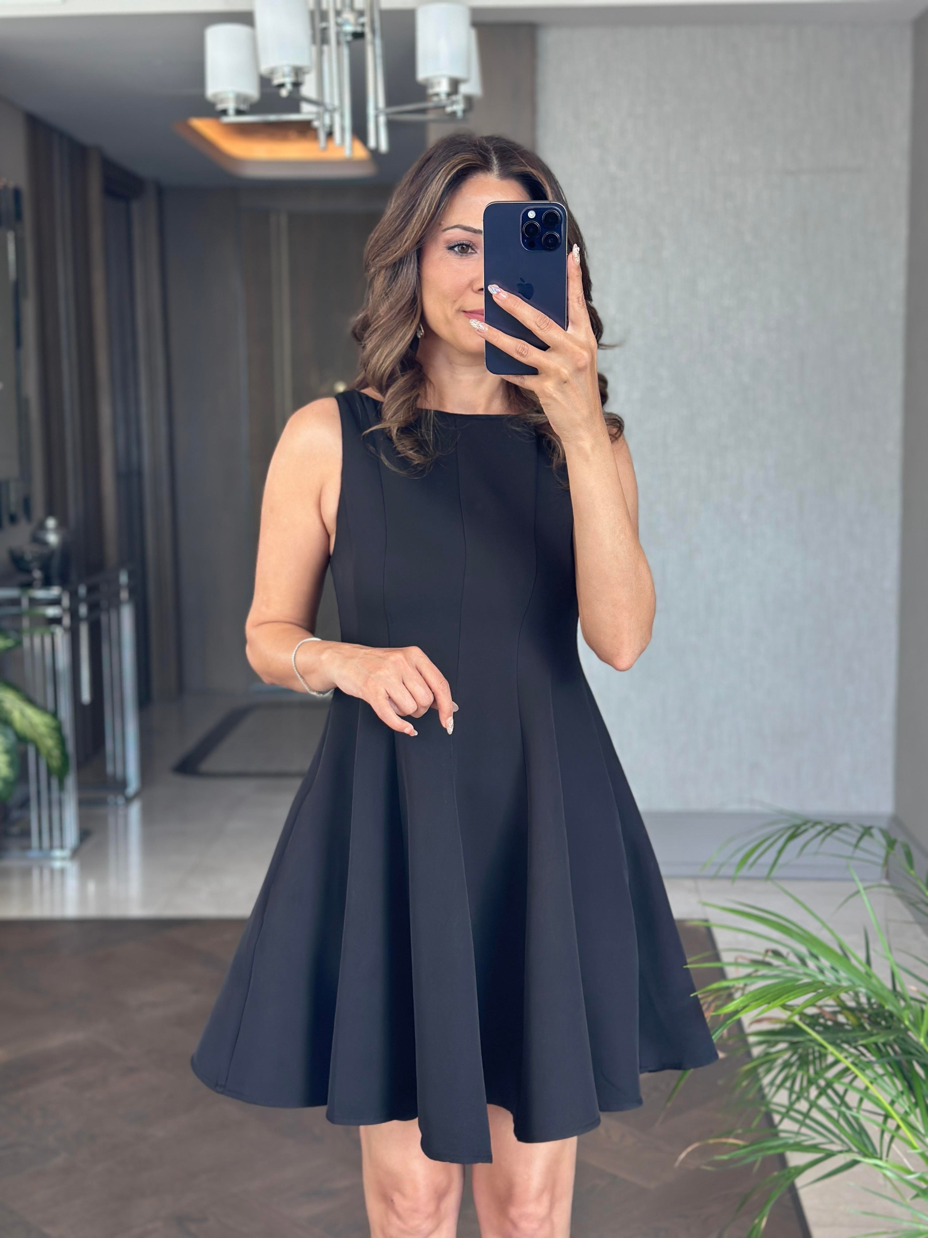 Siyah Kayık Yaka Sıfır Kol Cepli Kadın Mini  Kloş Elbise