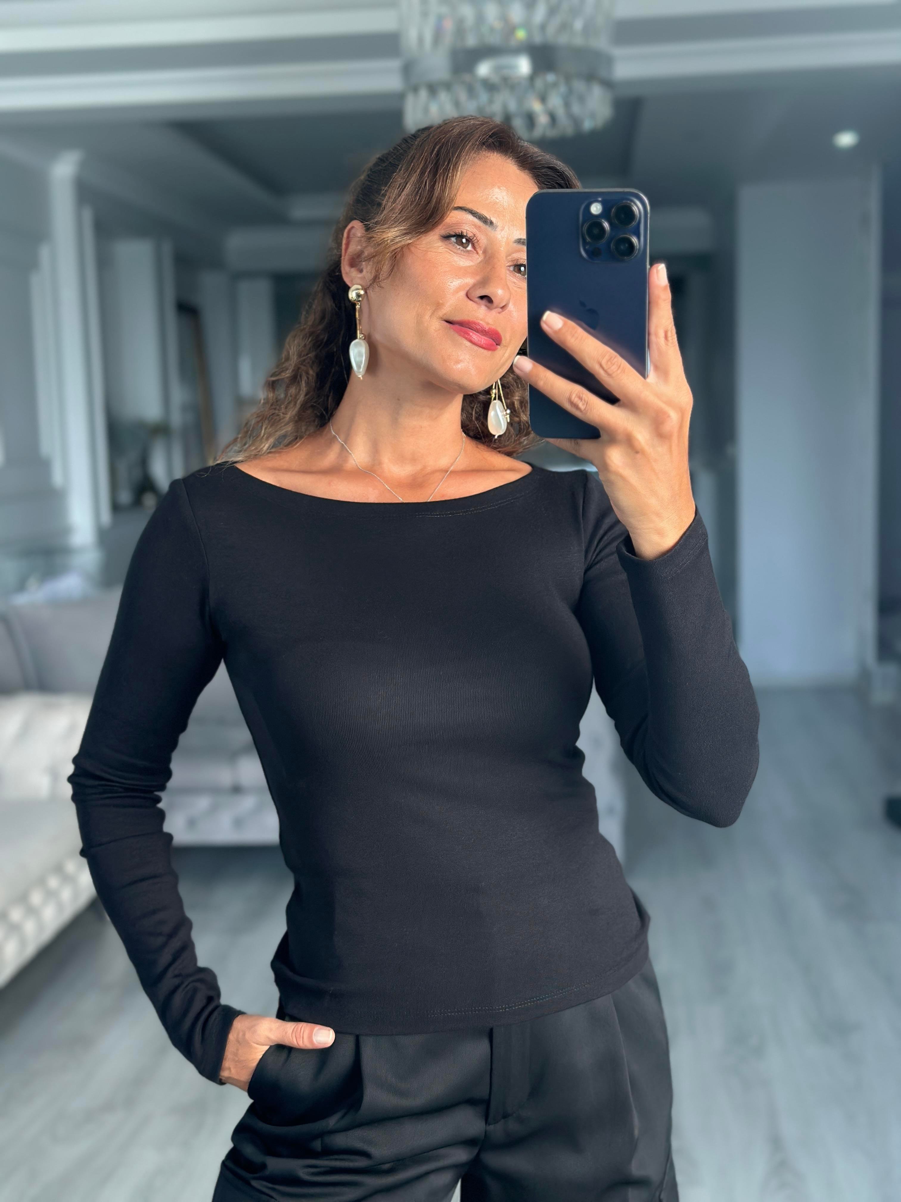 Siyah Kayık Yaka Uzun Kollu Top Kadın Bluz