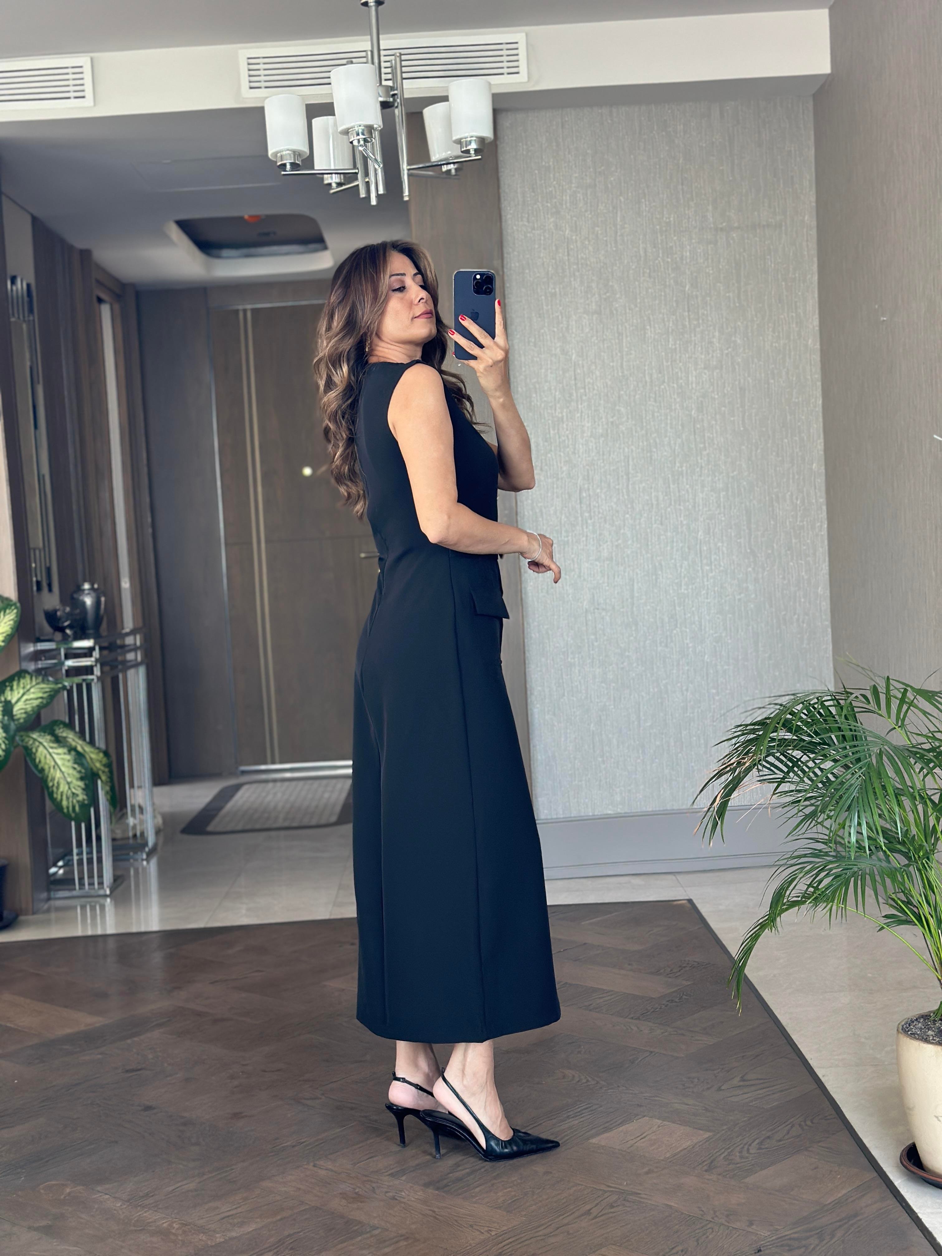 Siyah Kemeri Broş Detaylı Sıfır Kol Maksi Boy Kadın Elbise