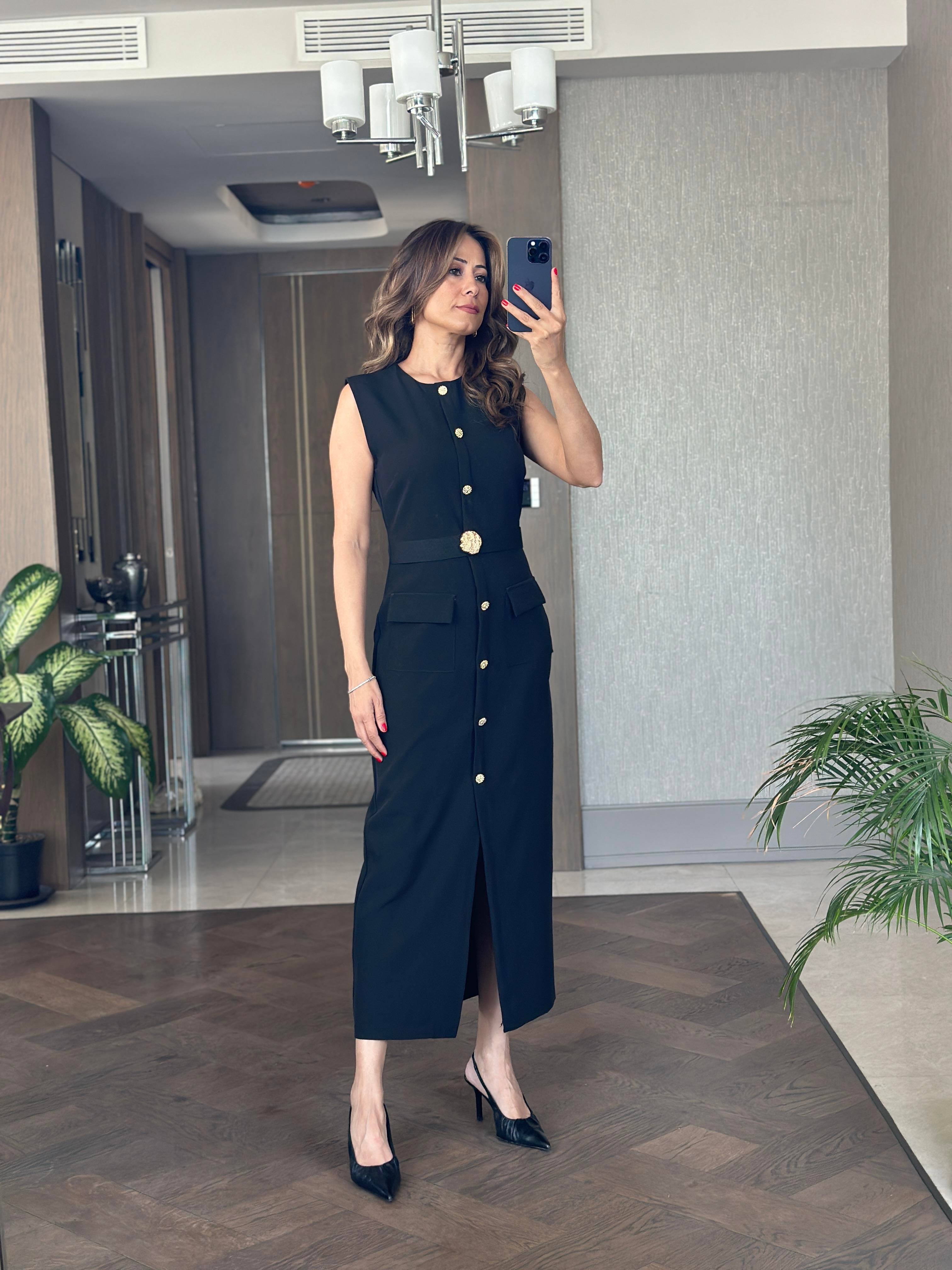 Siyah Kemeri Broş Detaylı Sıfır Kol Maksi Boy Kadın Elbise