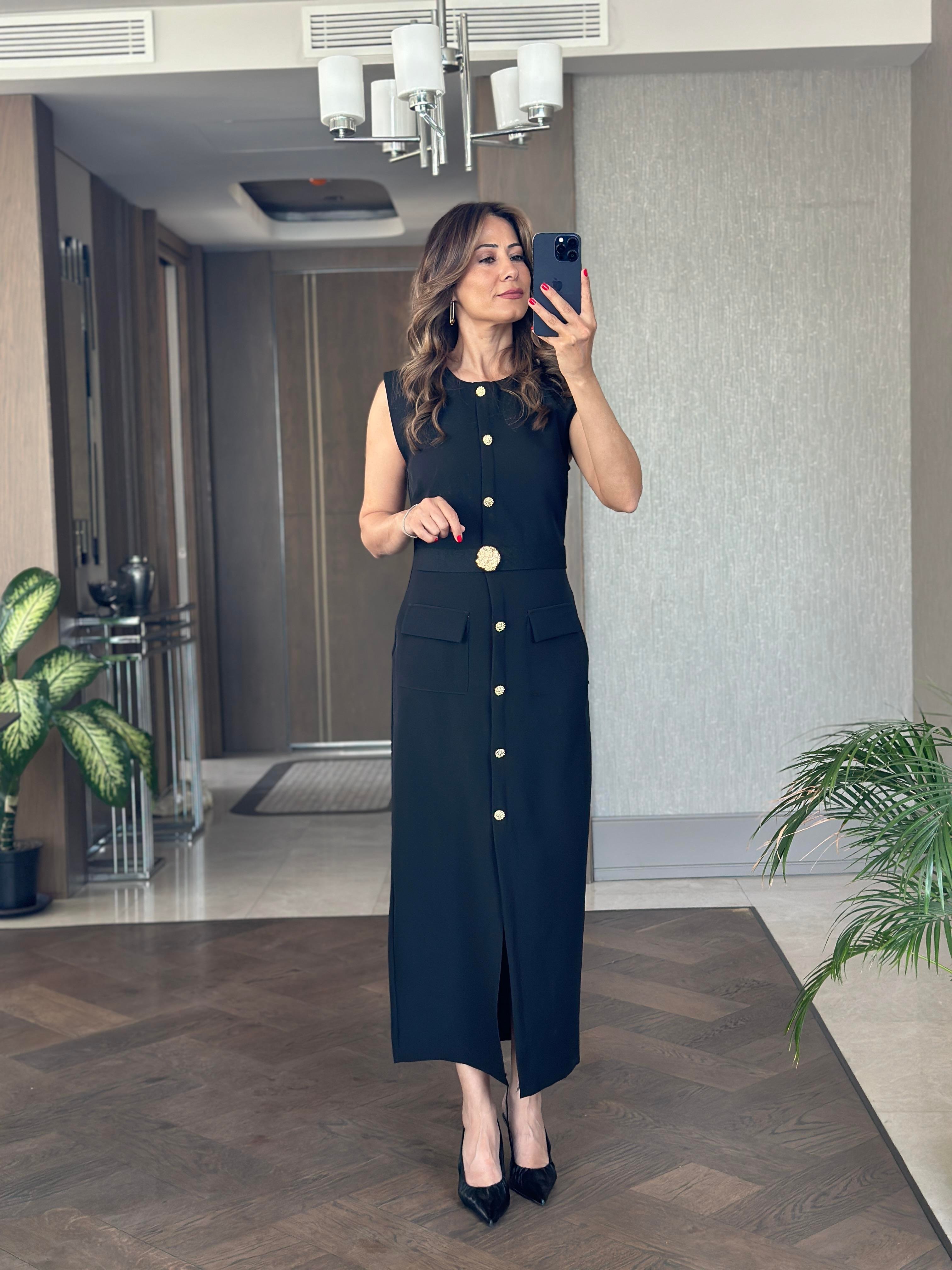 Siyah Kemeri Broş Detaylı Sıfır Kol Maksi Boy Kadın Elbise