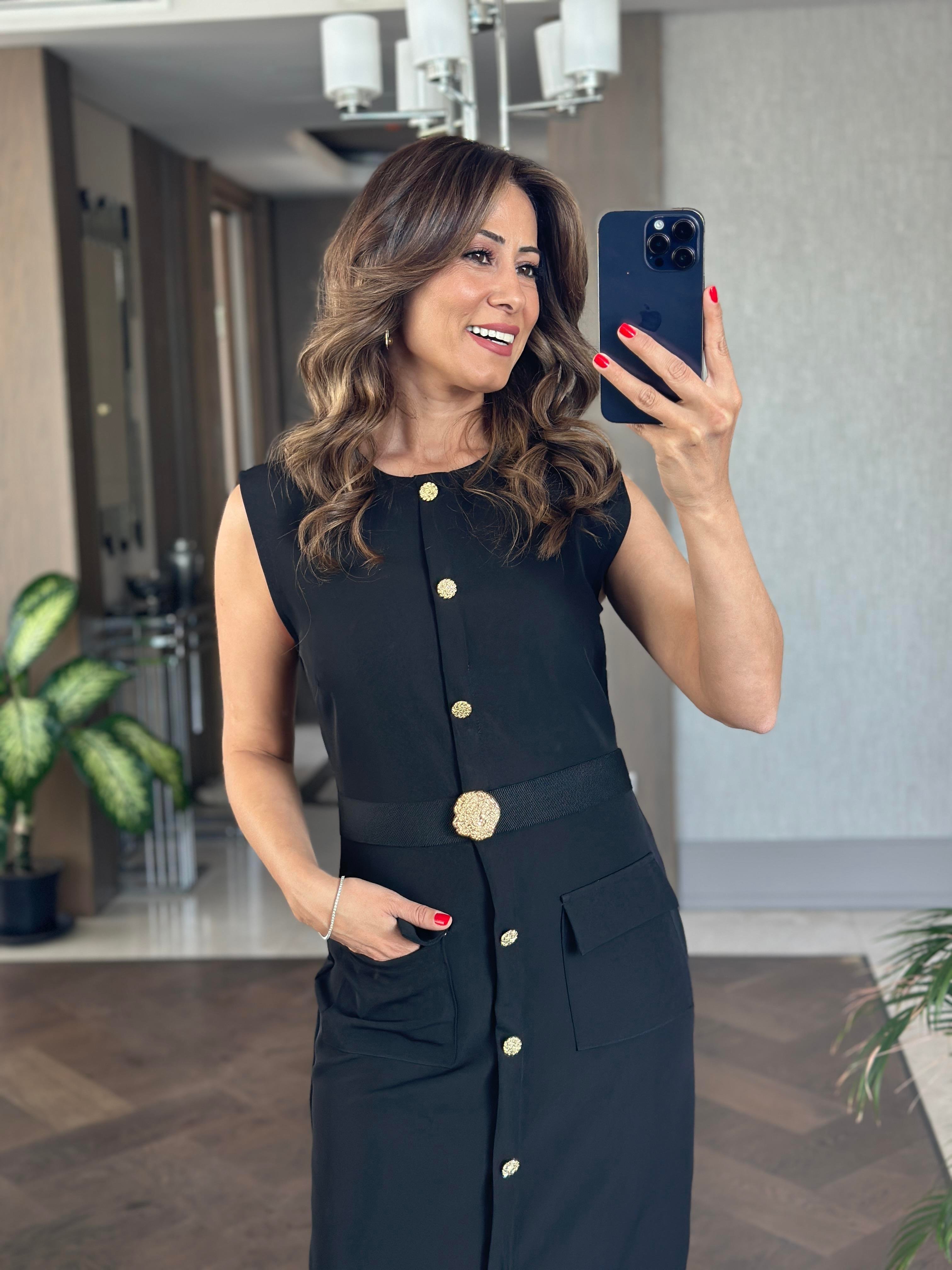 Siyah Kemeri Broş Detaylı Sıfır Kol Maksi Boy Kadın Elbise