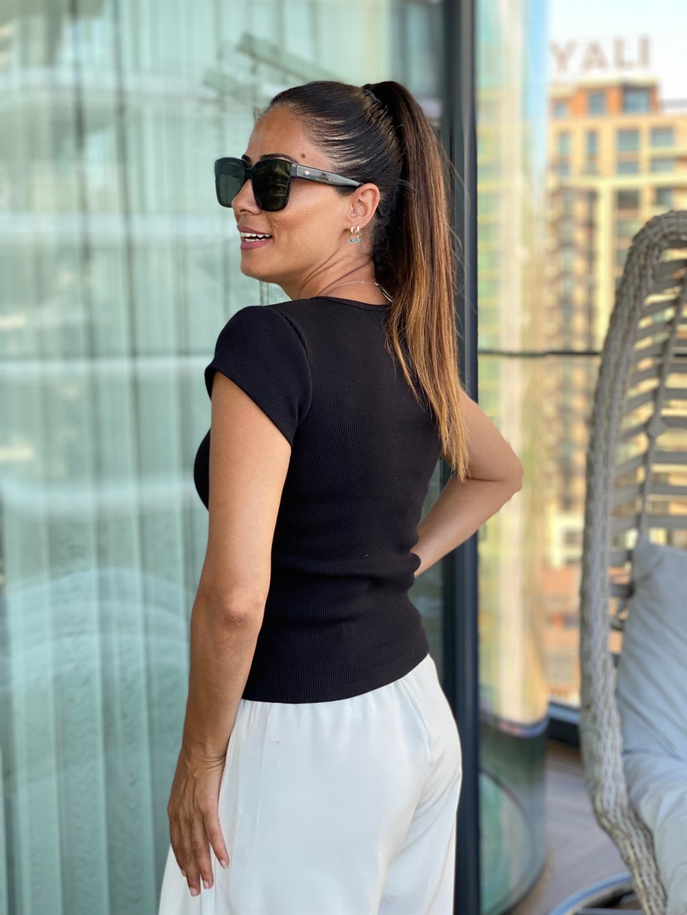 Siyah Kısa Kol Çıtçıt Düğmeli Kaşkorse Kadın Body