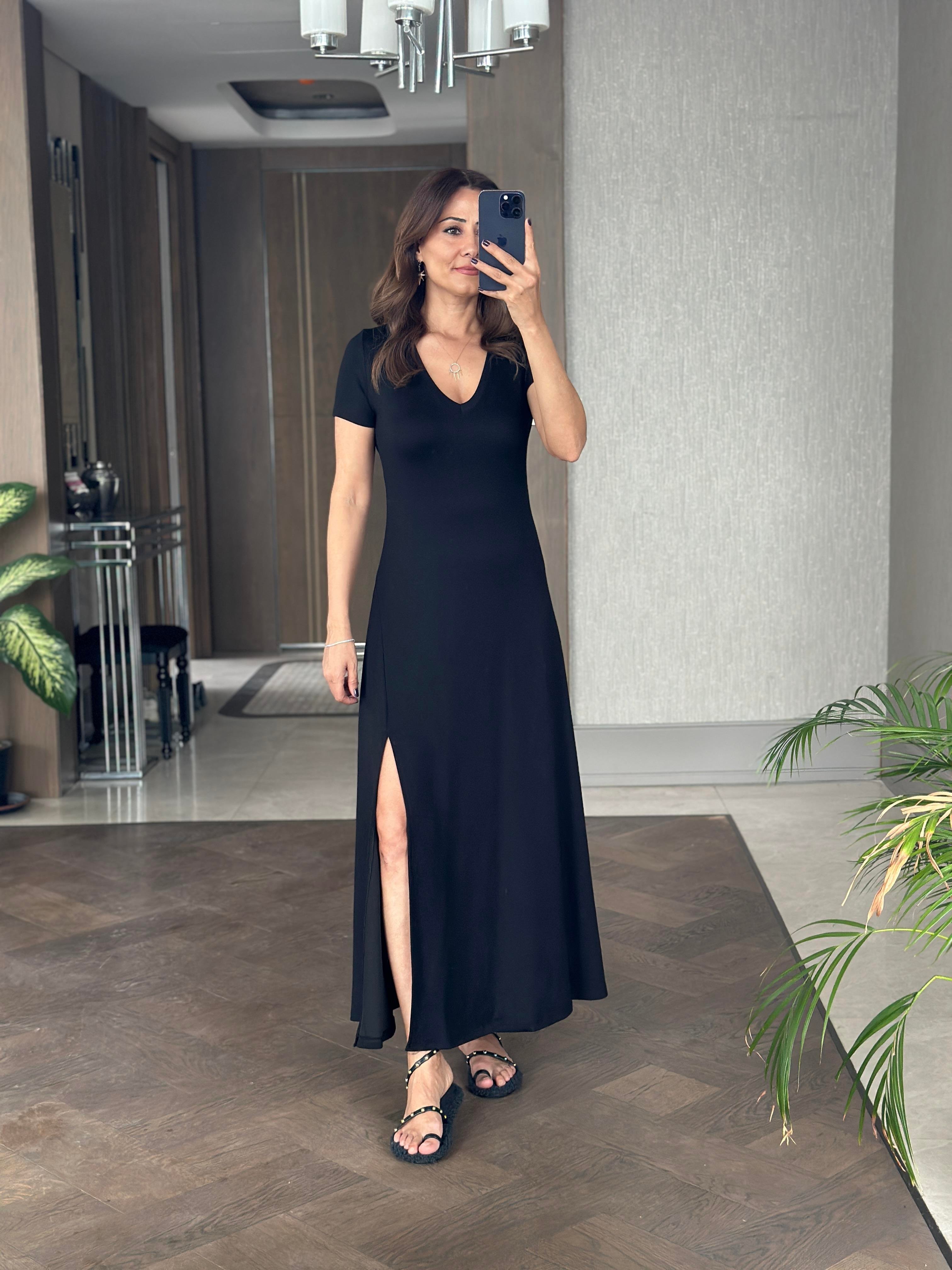 Siyah Kısa Kol V Yaka Önü Yırtmaçlı Modal Kadın Midi Boy Elbise 