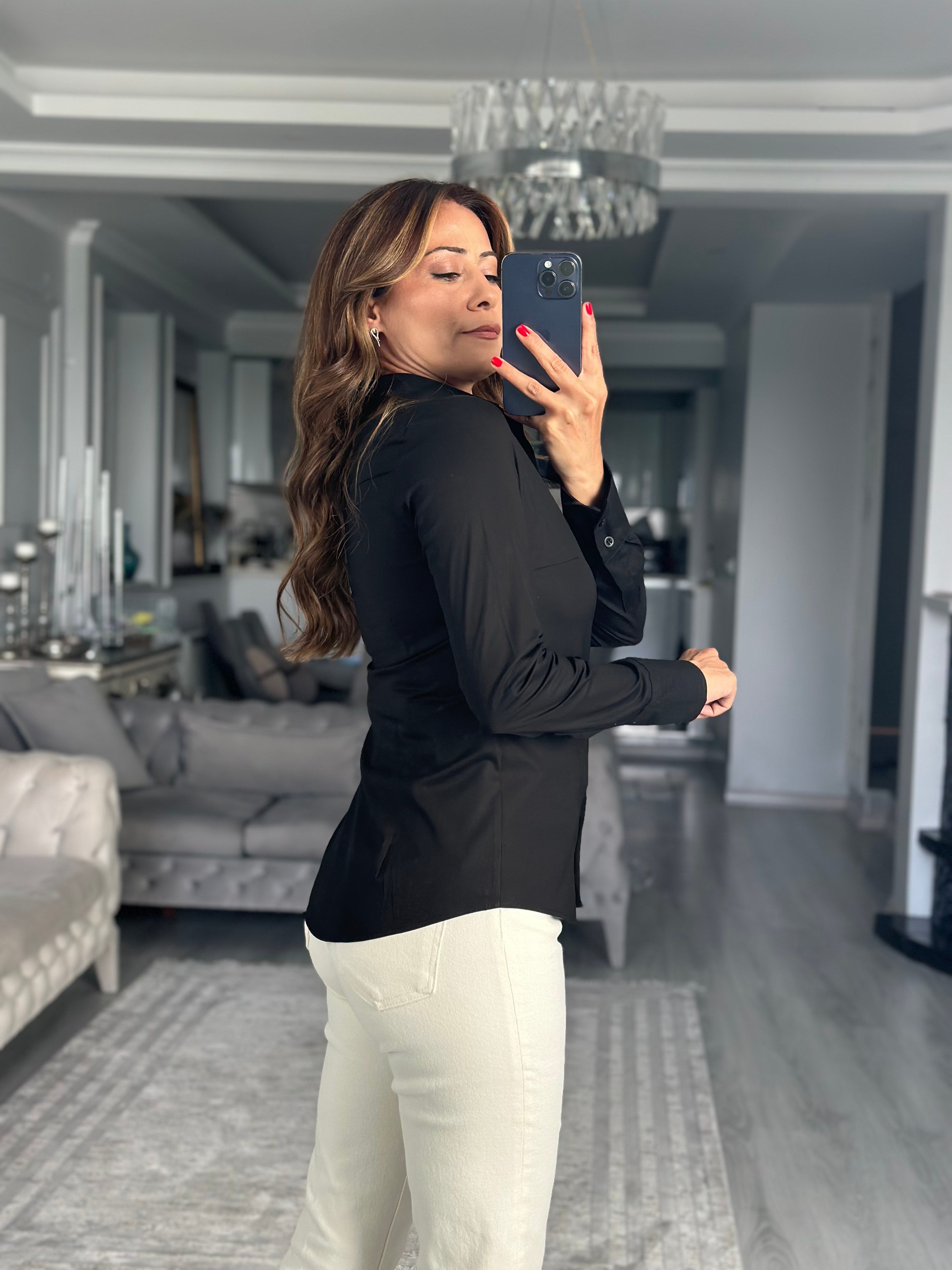 Siyah Kol Manşeti İki Düğmeli Slim Fit Kadın Gömlek