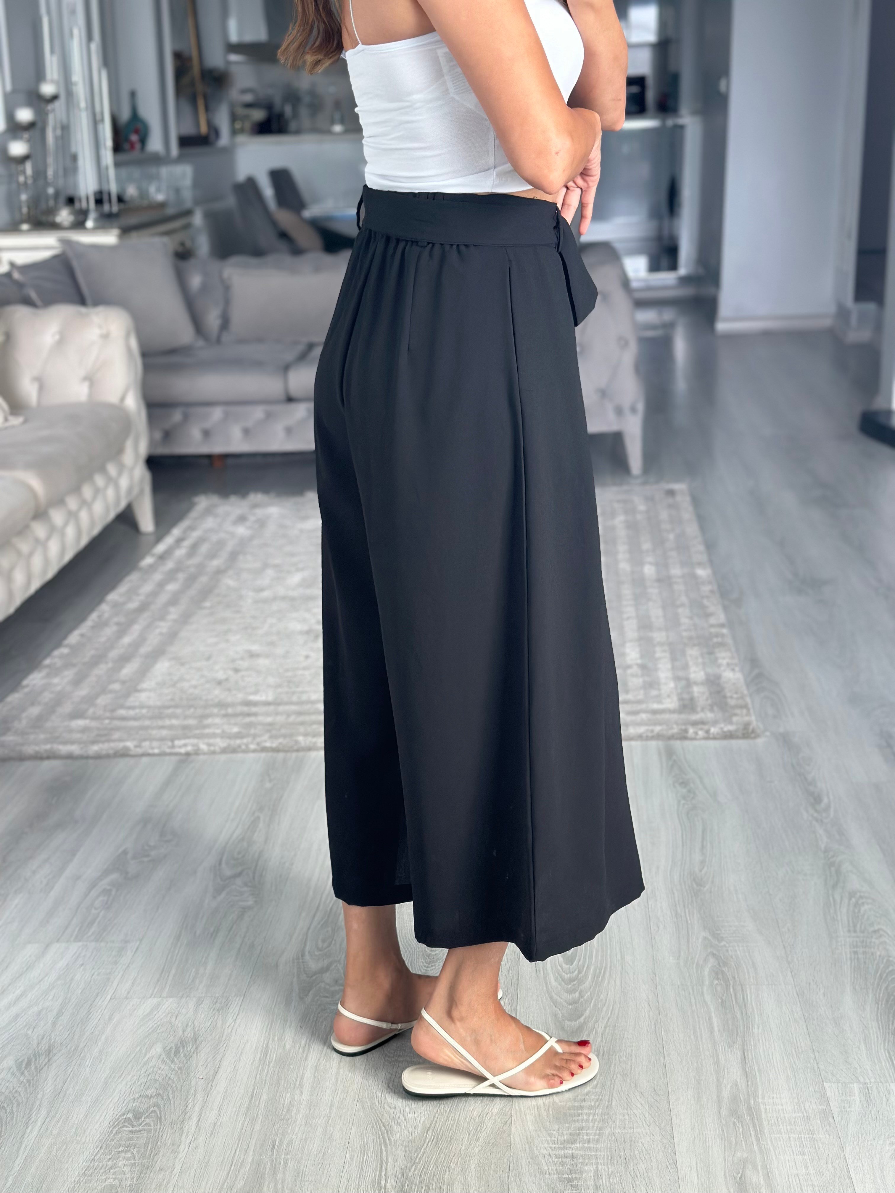 Siyah Krep Kumaş Arka Beli Lastikli Kadın Etek Pantolon