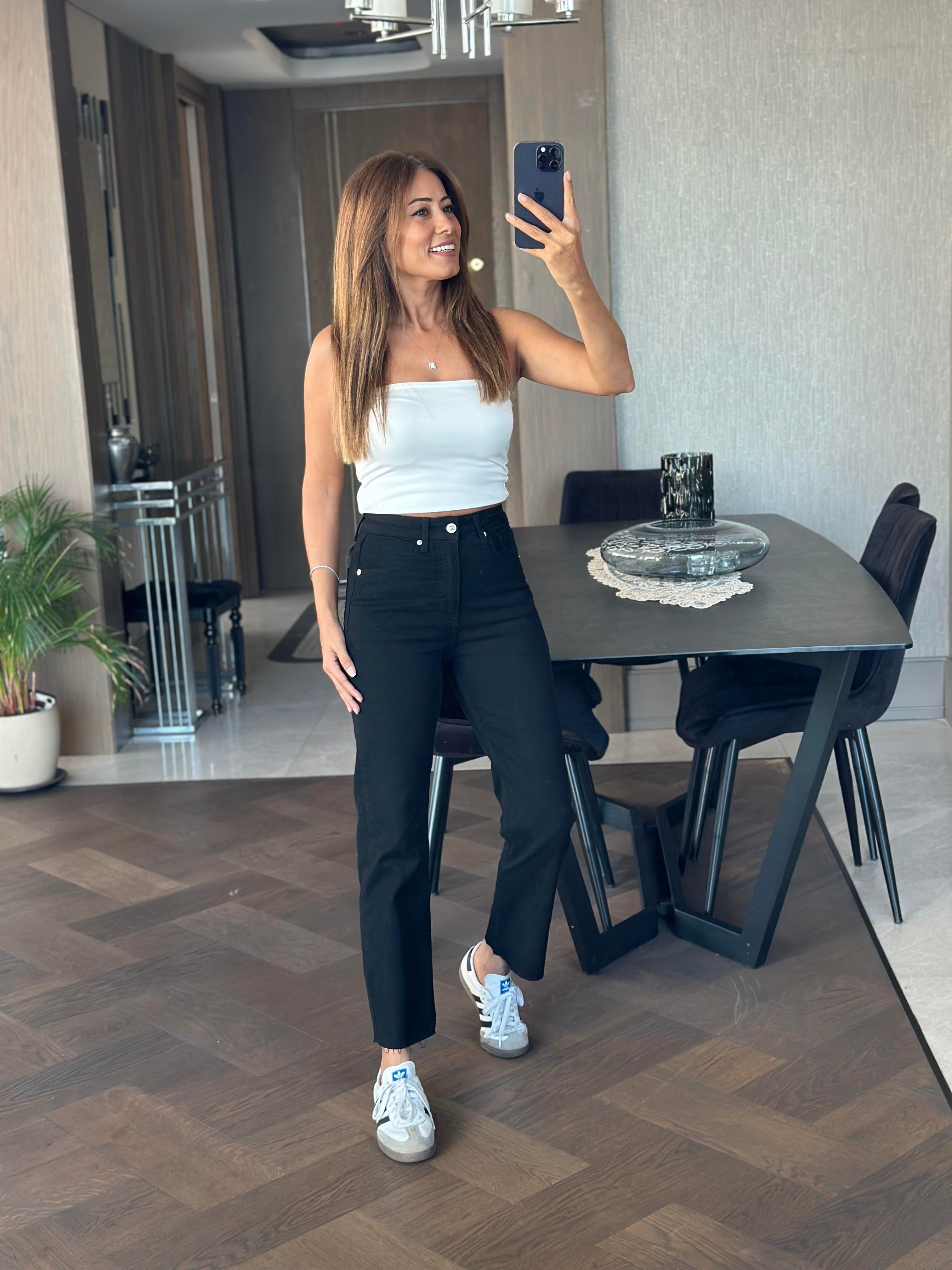 Siyah Marka Model Kesik Paça Boy Fit Kadın Jean Pantolon