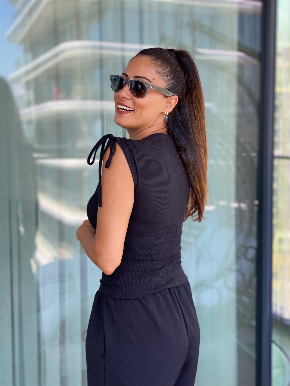Siyah Omuzları İp Büzgülü Kadın Body