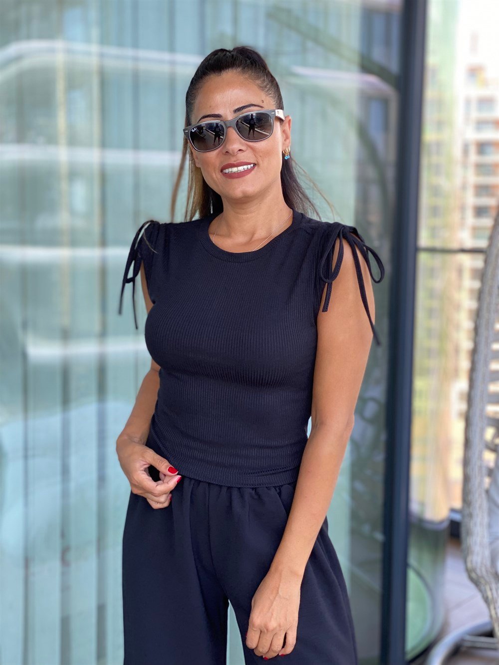 Siyah Omuzları İp Büzgülü Kadın Body