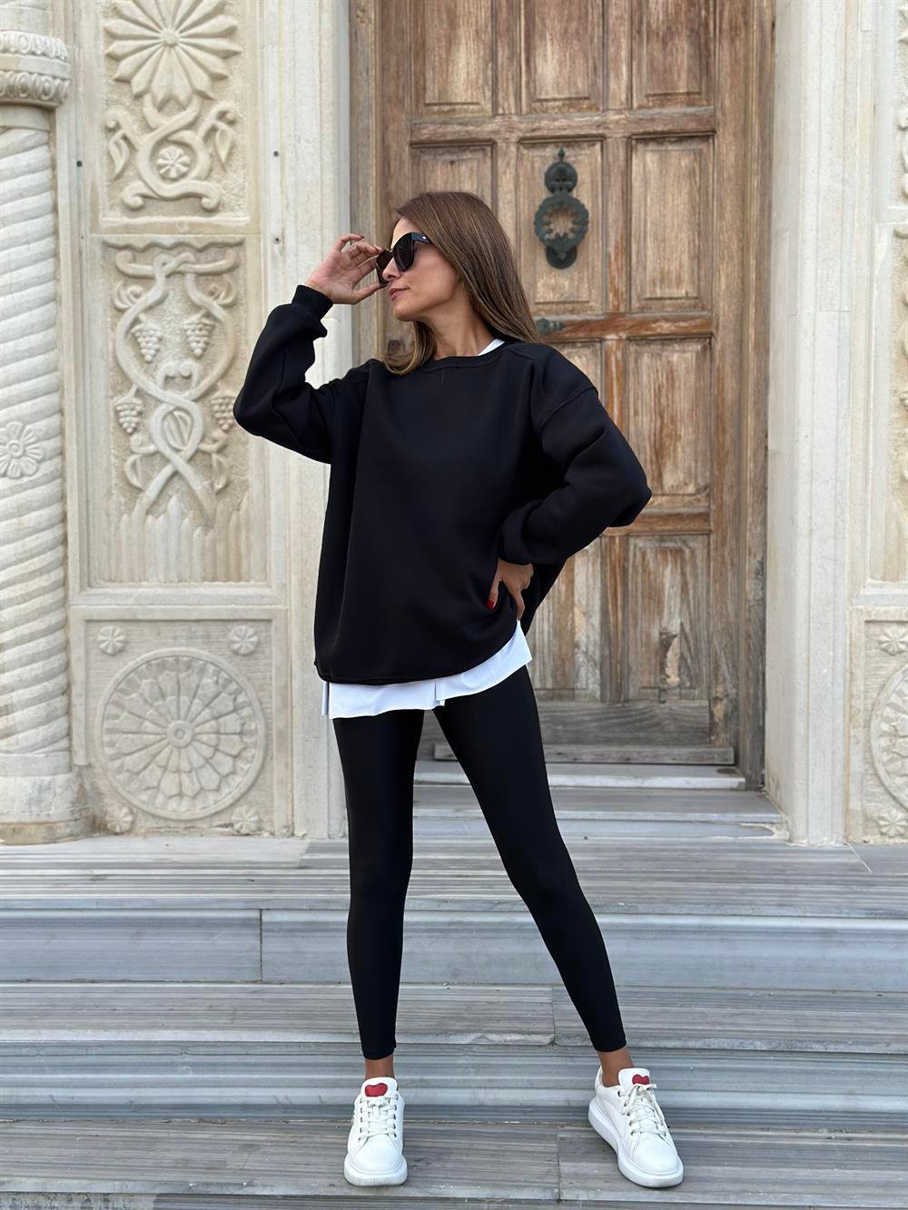 Siyah Omzu Dikiş Detay Bisiklet Yaka Şardonlu Kadın Sweatshirt