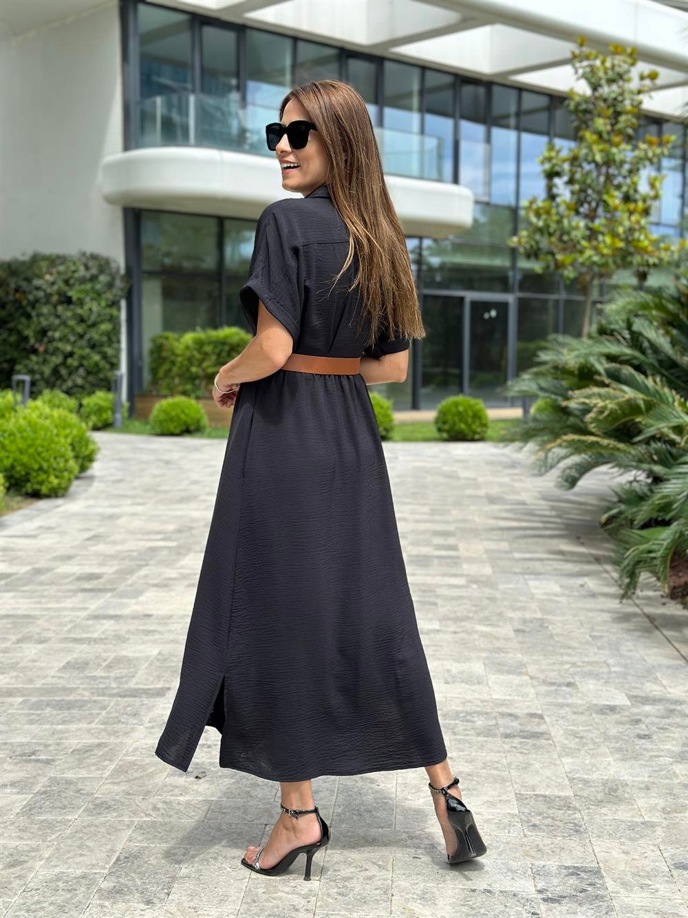 Siyah Ön Ve Arka Pileli Kısa Kol Kemerli Kadın Gömlek Elbise