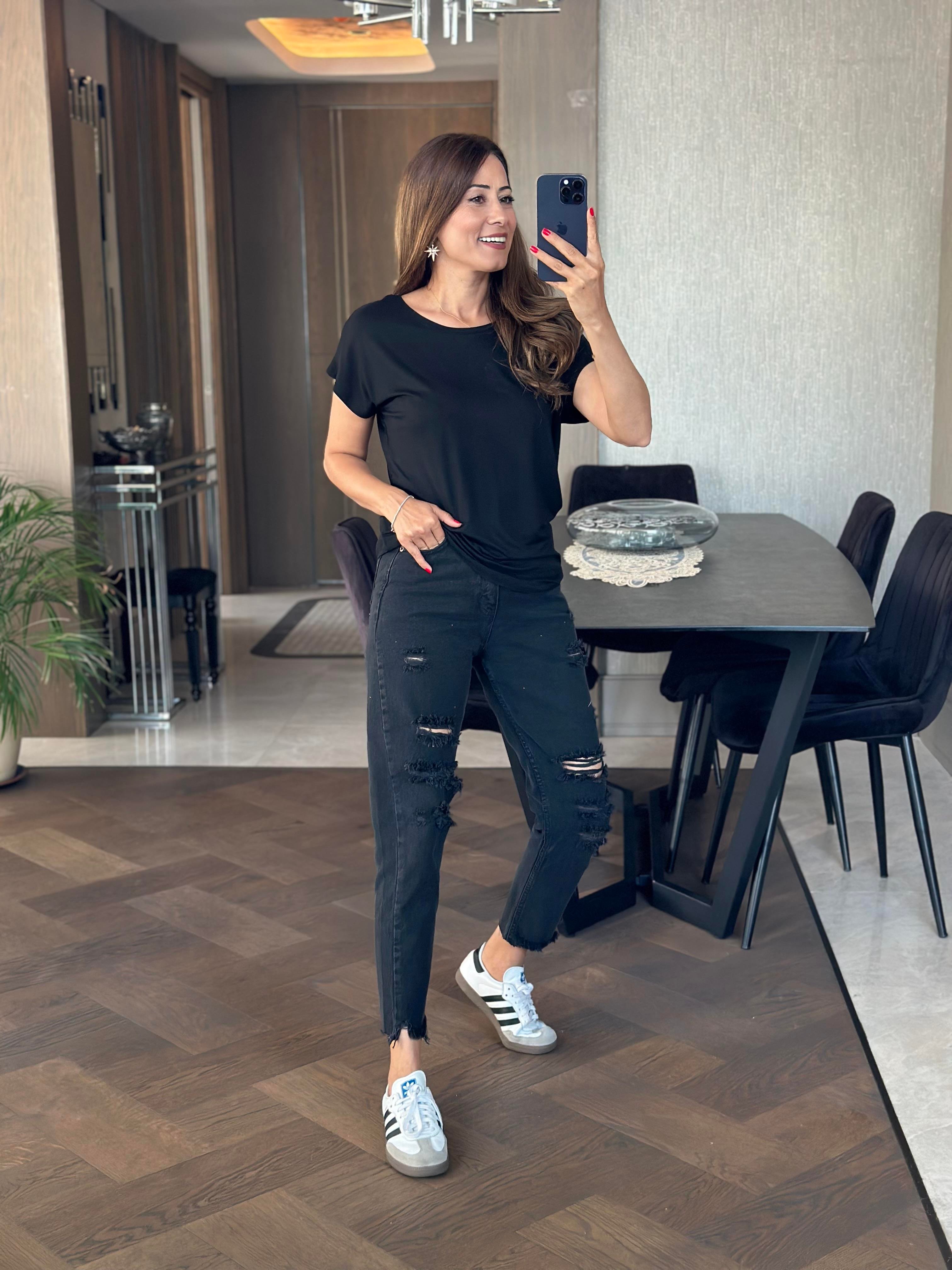 Siyah Önü Bisiklet Arkası V Yaka Kısa Yarasa Kol Kadın T-Shirt