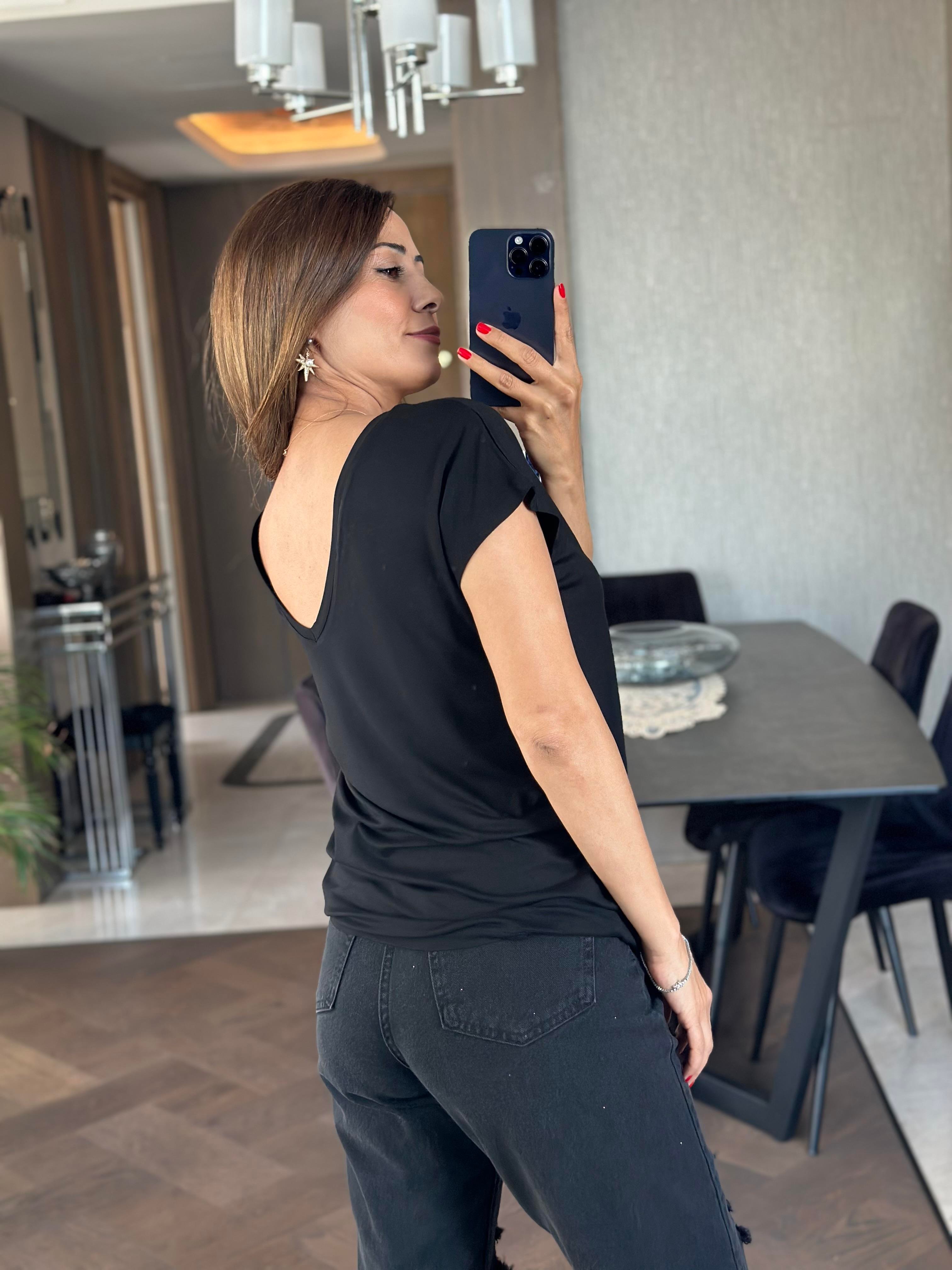 Siyah Önü Bisiklet Arkası V Yaka Kısa Yarasa Kol Kadın T-Shirt
