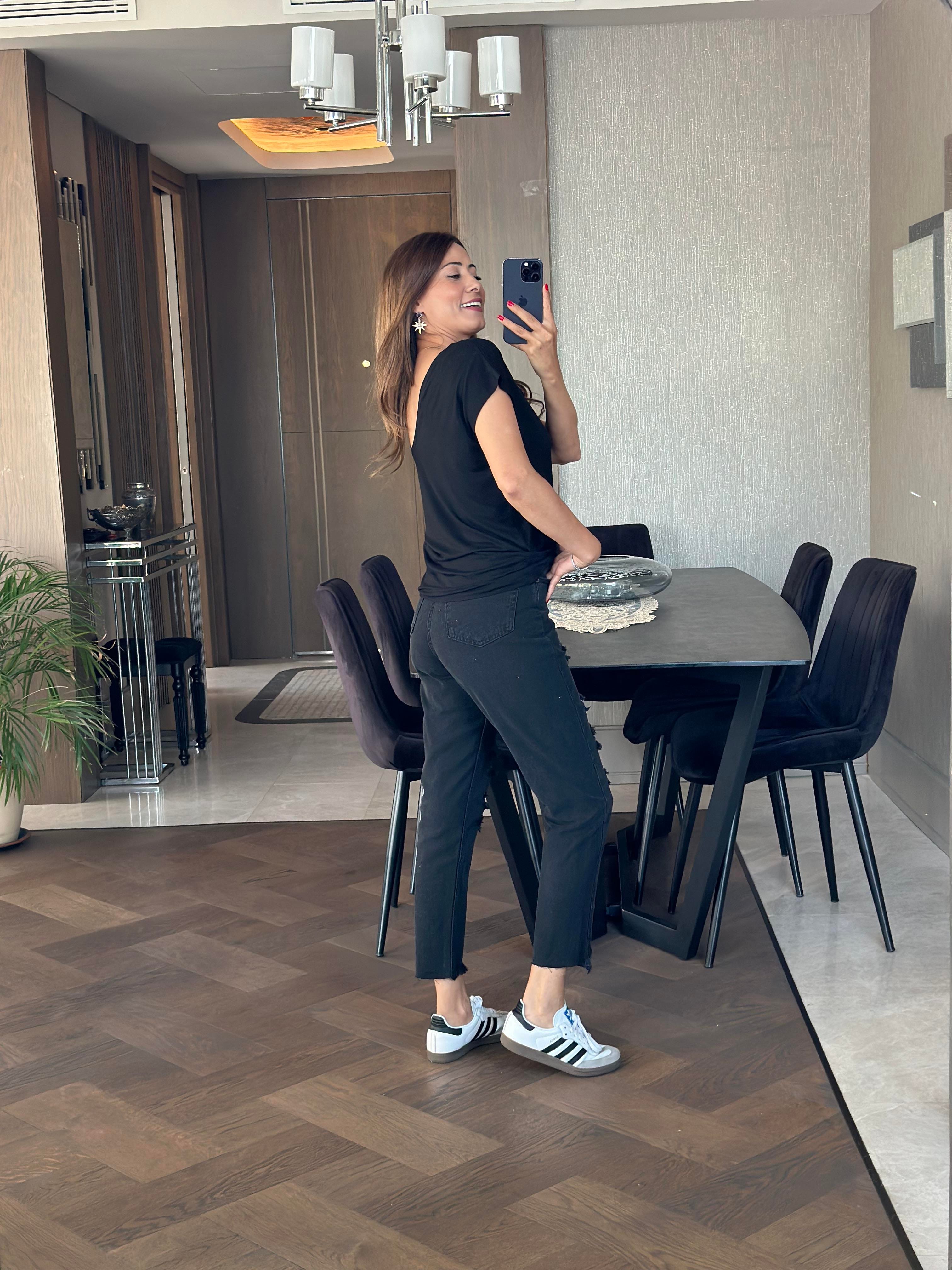 Siyah Önü Bisiklet Arkası V Yaka Kısa Yarasa Kol Kadın T-Shirt