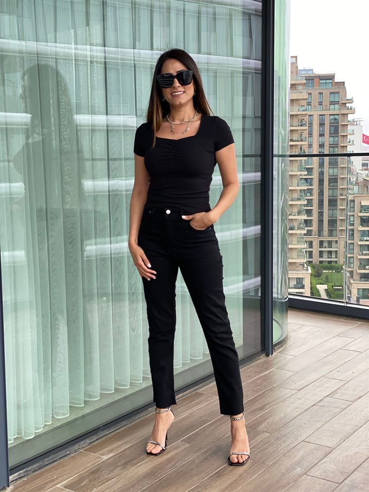 Siyah  Önü Büzgülü Kısa Kol Body