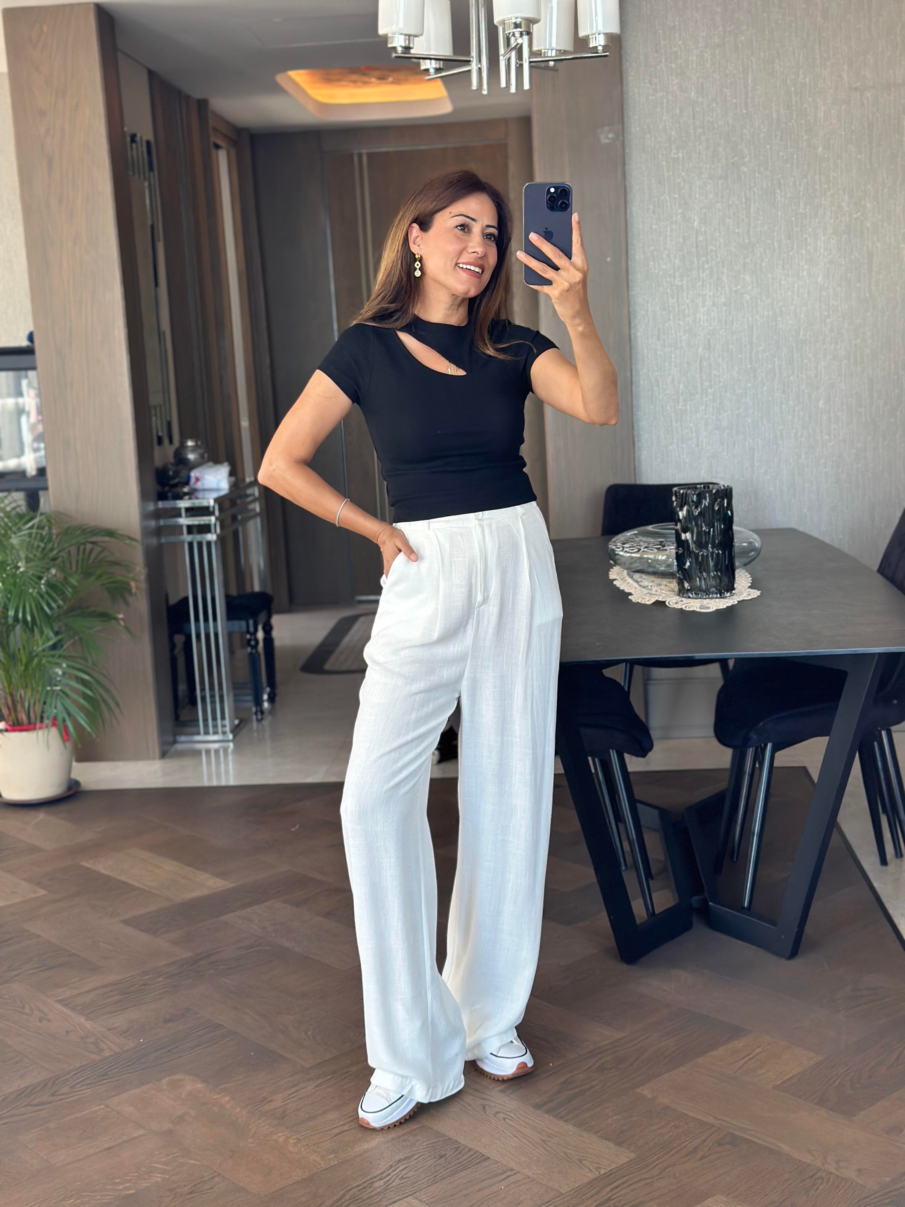 Siyah Önü Dekolteli Kısa Kol Bisiklet Yaka Kadın Body