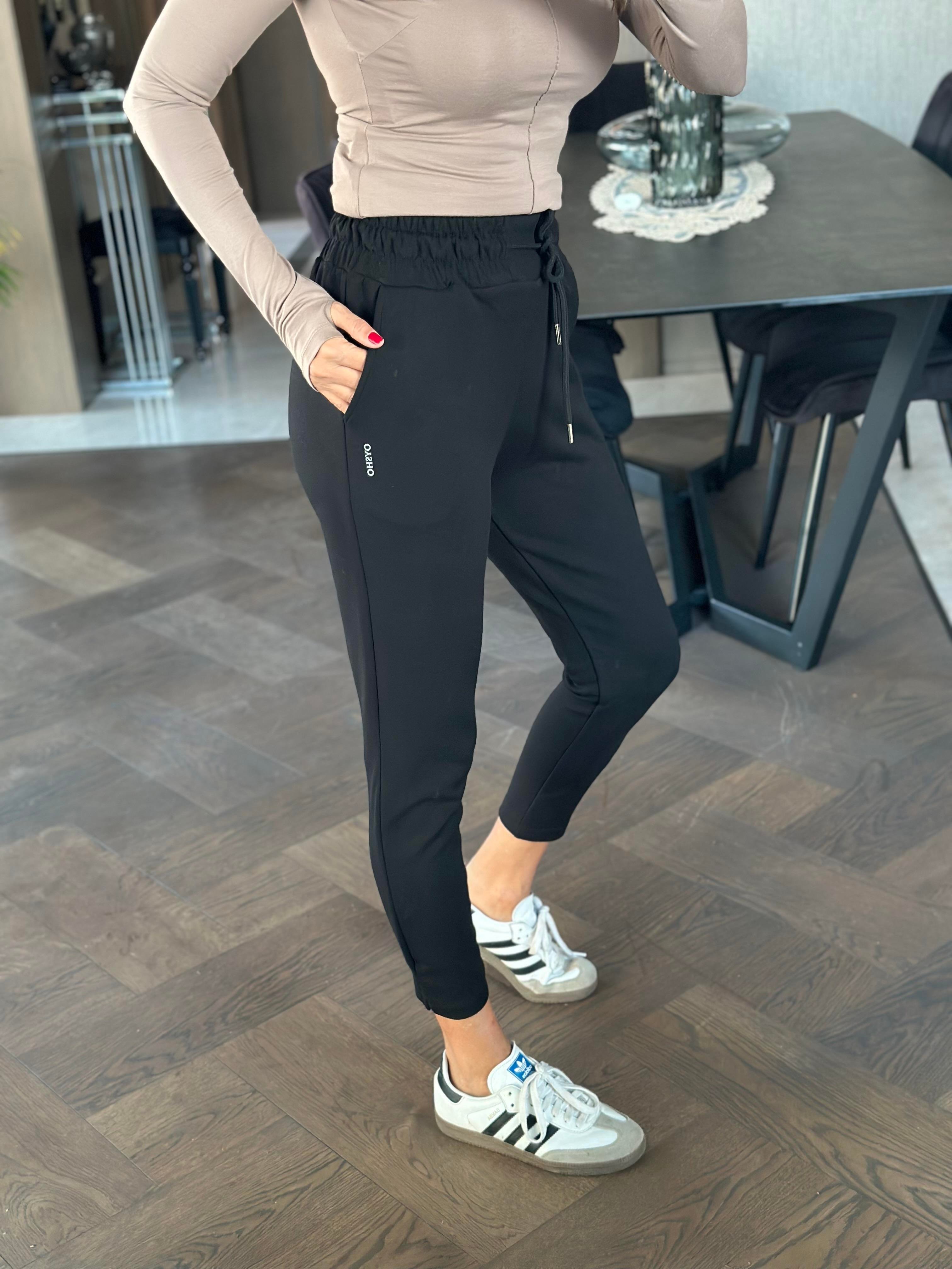 Siyah Oysh Paçaları Minik Yırtmaçlı Cepli Kadın Eşofman Altı