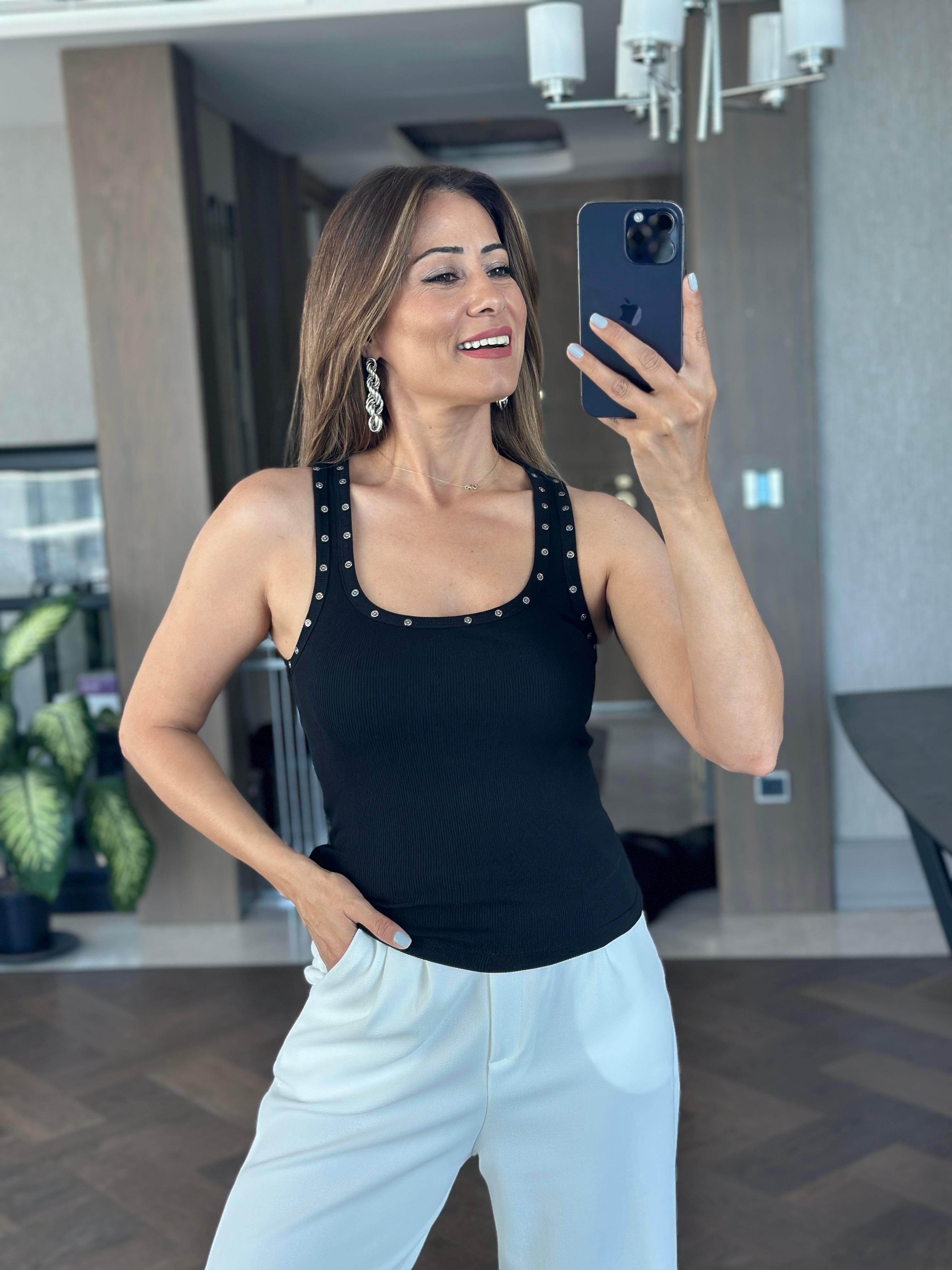 Siyah Perçin Detaylı U Yaka Kaşkorse Kadın Body