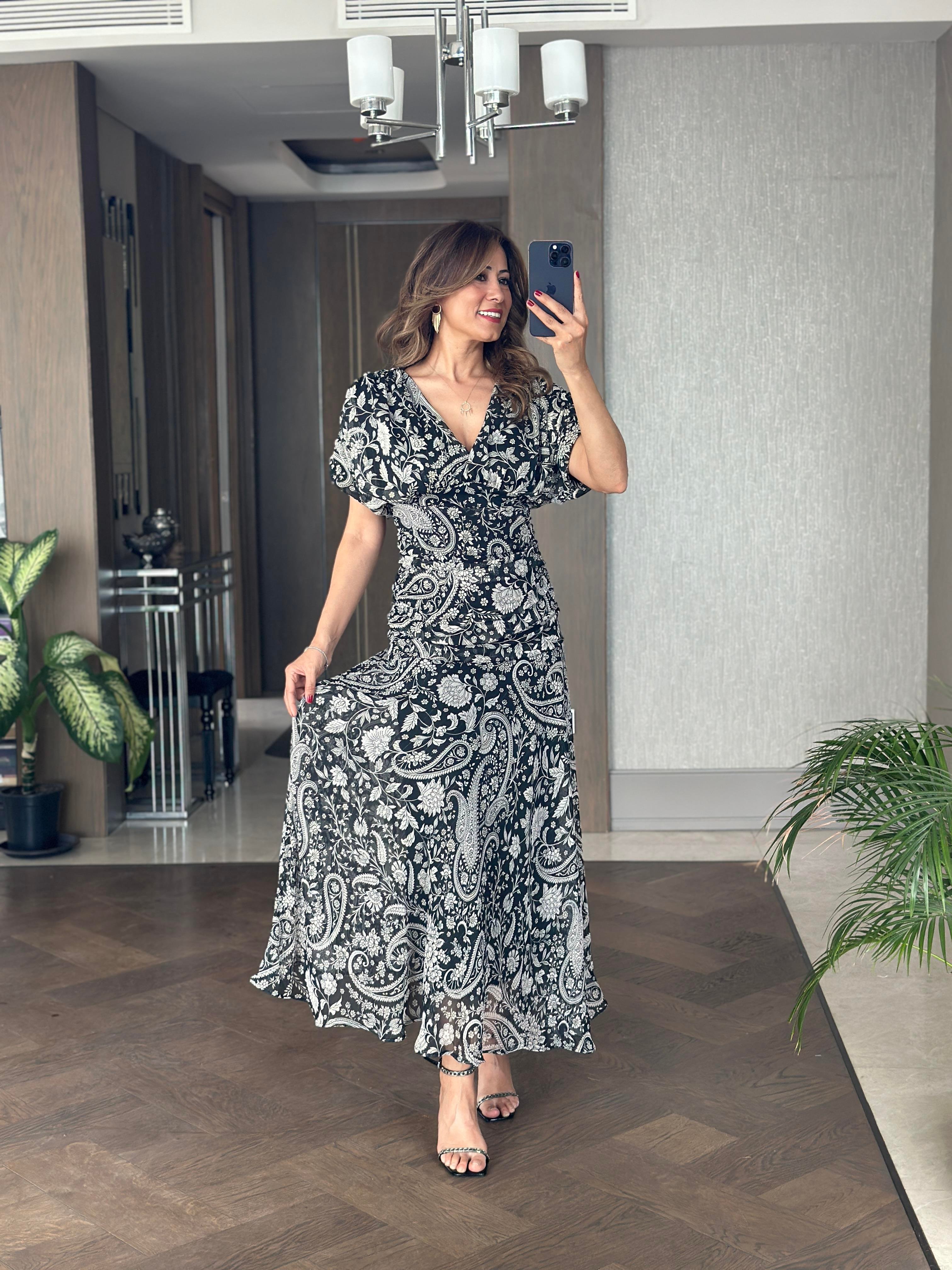 Siyah Şal Desen V Yaka Bel Detay Maksi Boy Şifon Kadın Elbise 