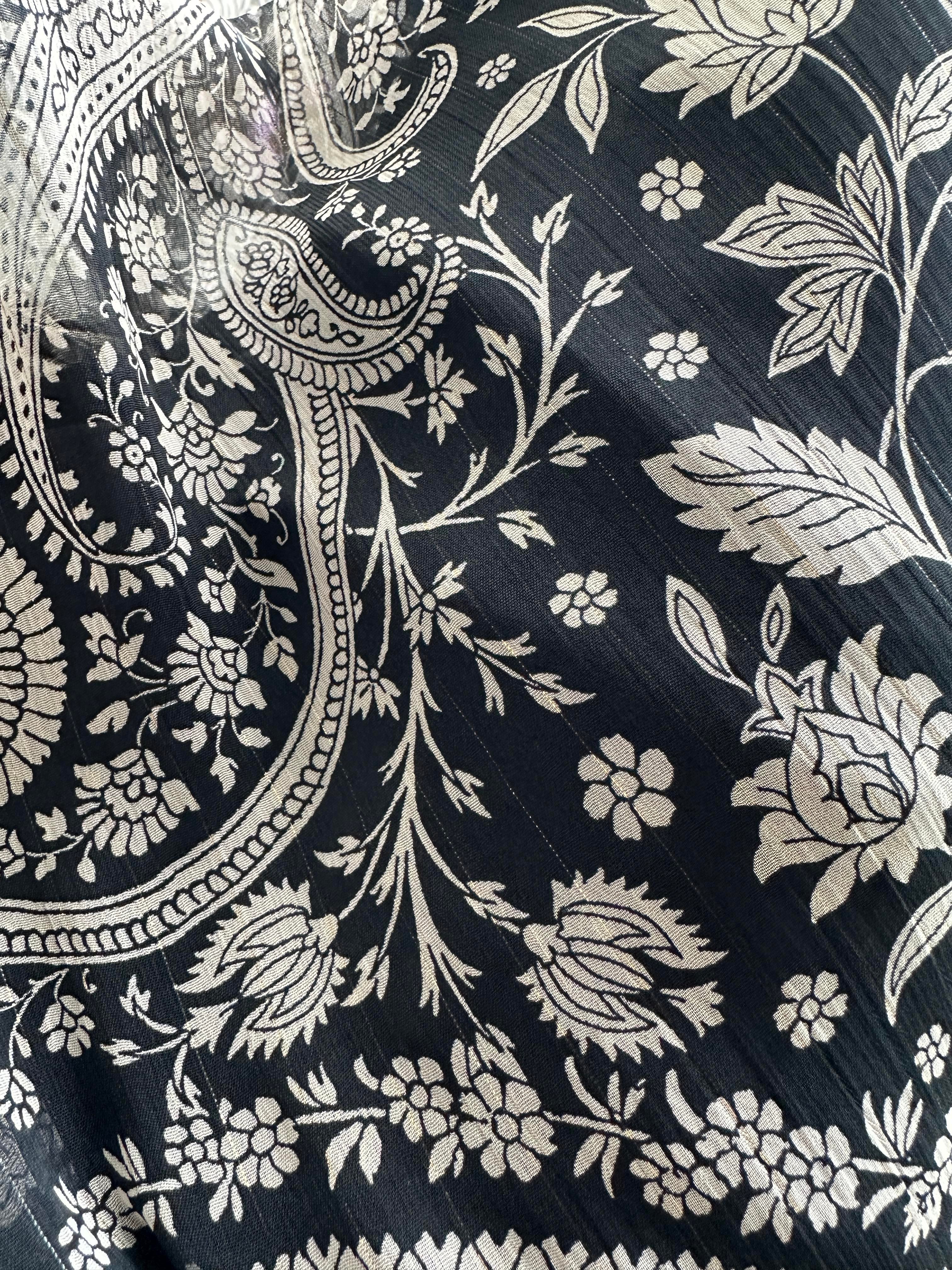 Siyah Şal Desen V Yaka Bel Detay Maksi Boy Şifon Kadın Elbise 