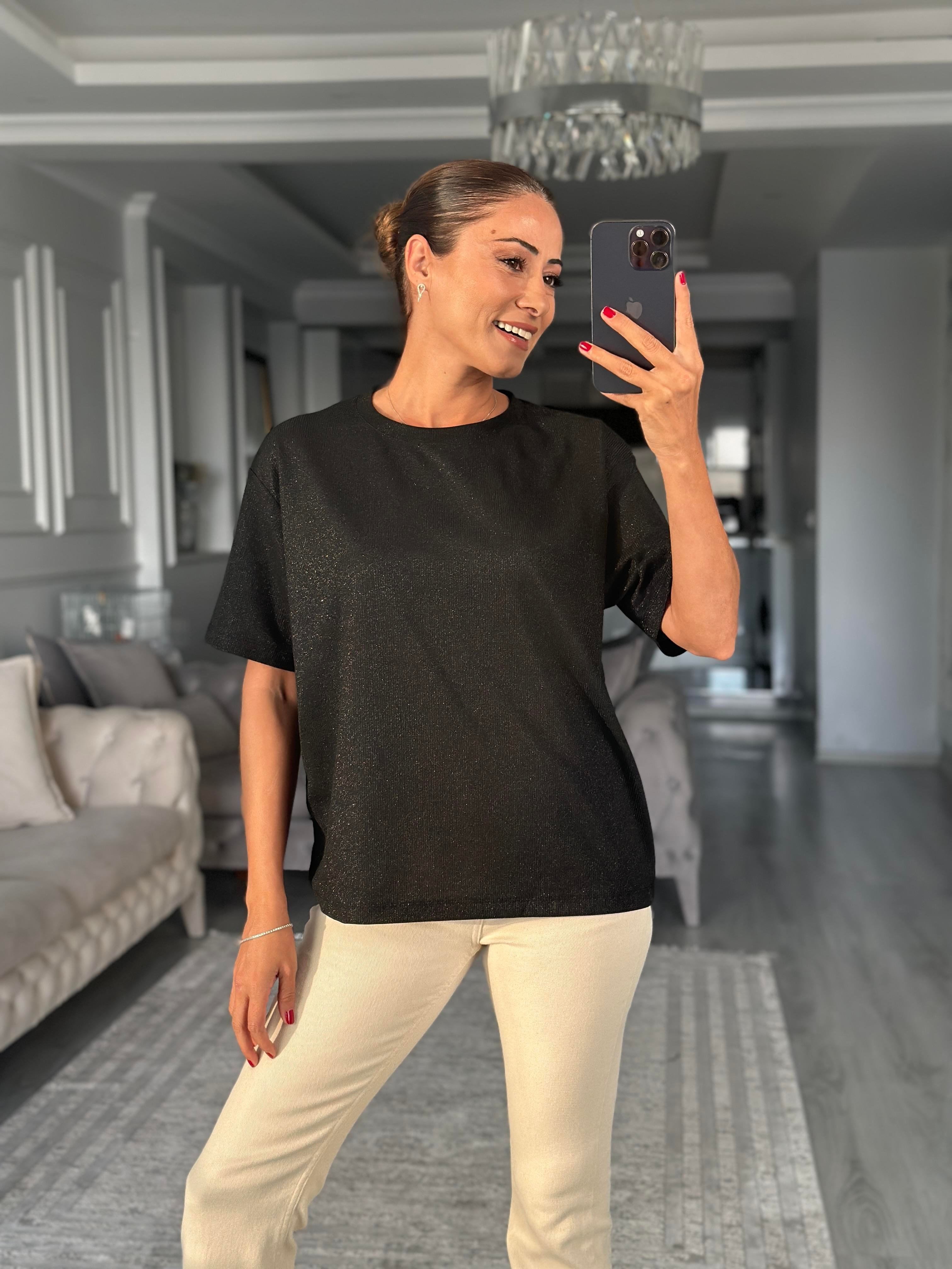 Siyah Simli Bisiklet Yaka Basic Kadın T-Shirt
