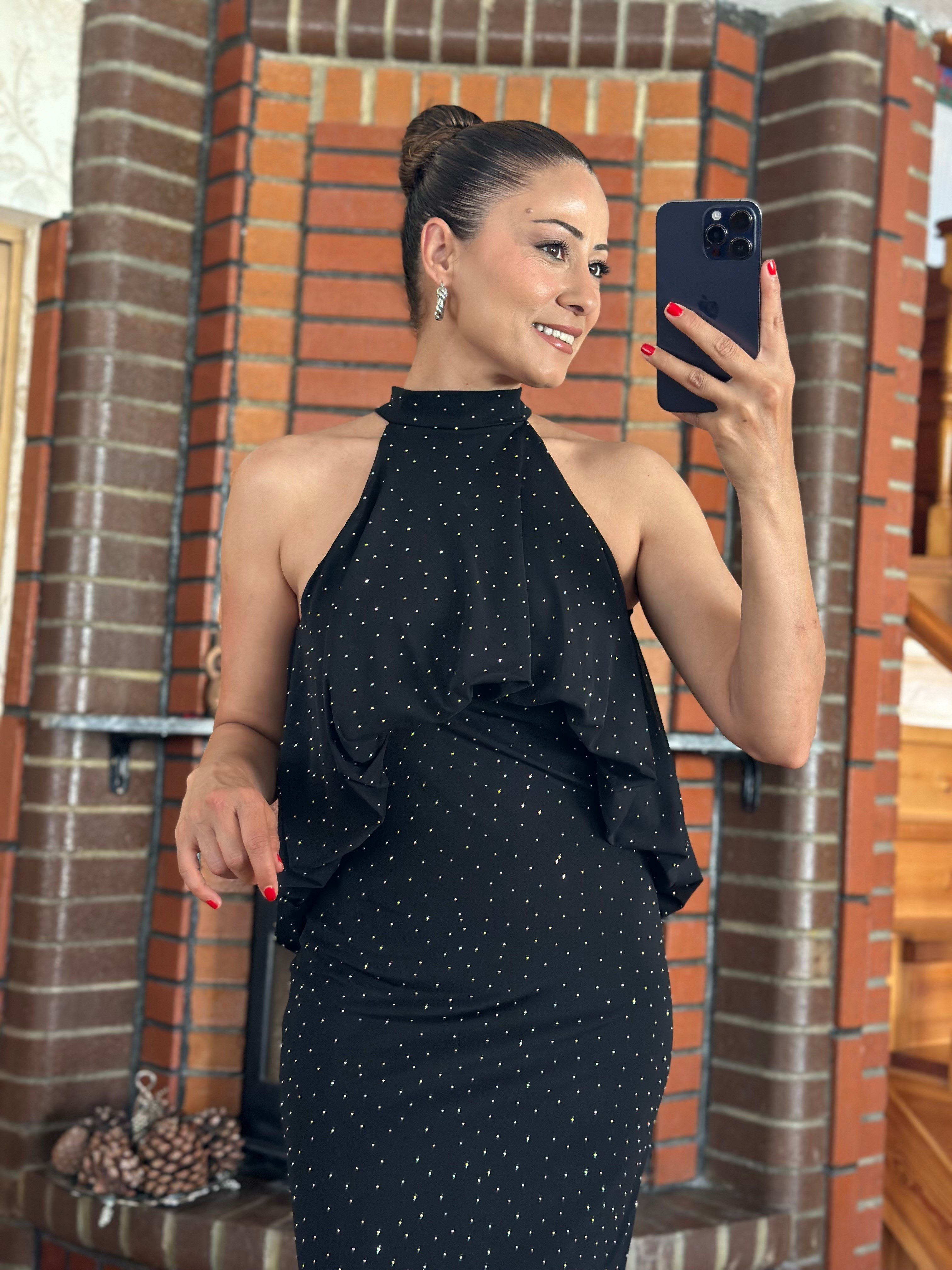 Siyah Taş İşlemeli Halter Yaka Tasarım Maxi Boy Kadın Elbise