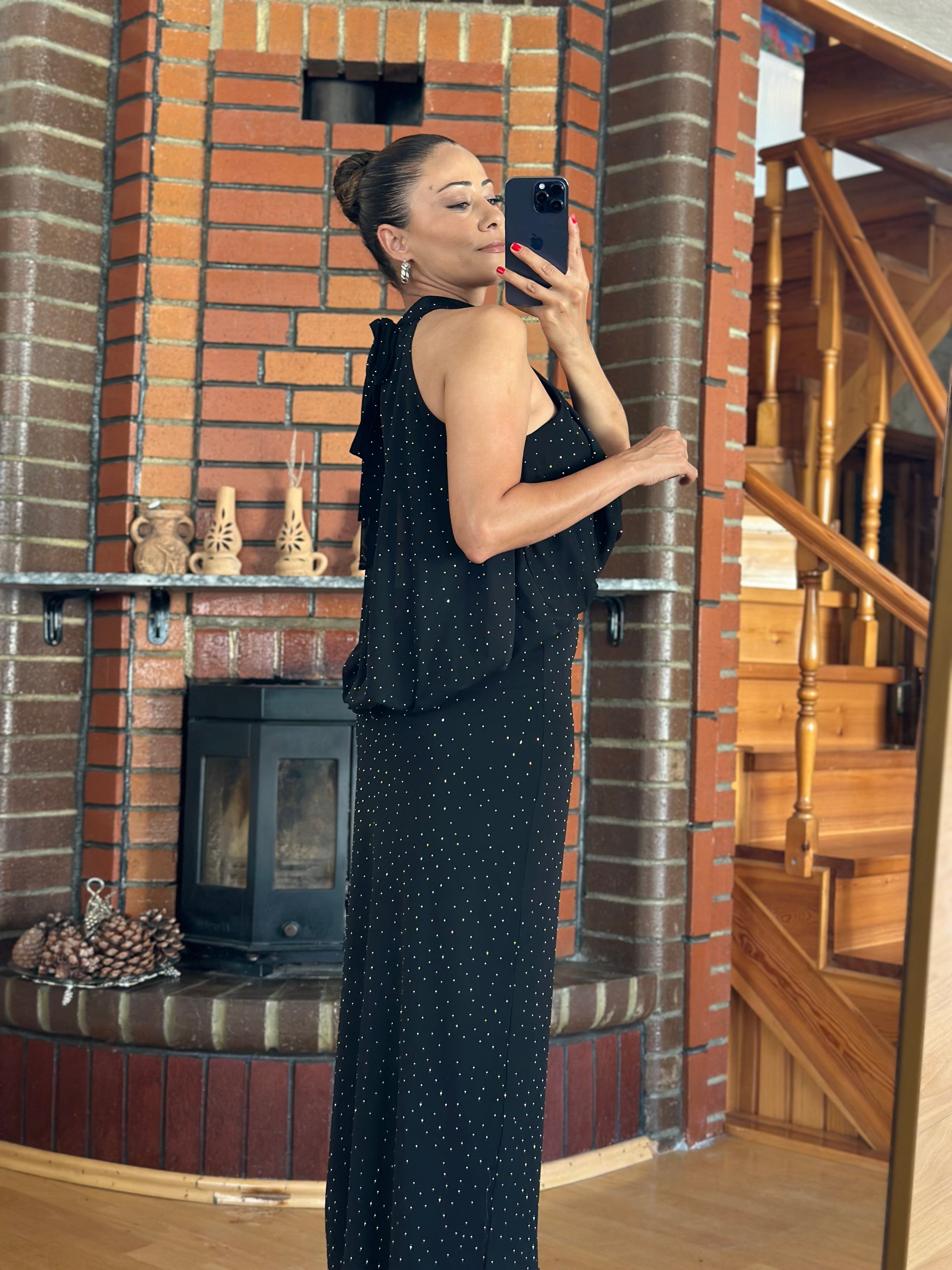 Siyah Taş İşlemeli Halter Yaka Tasarım Maxi Boy Kadın Elbise