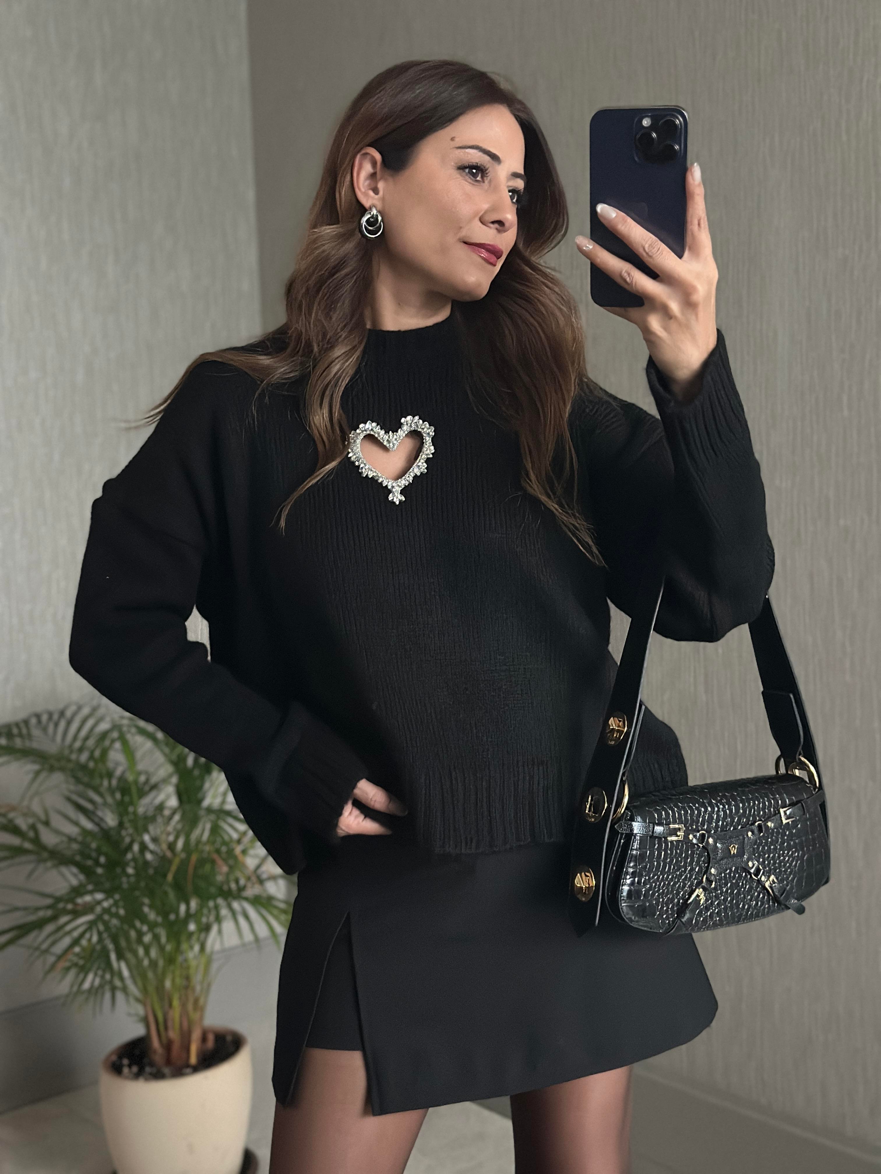 Siyah Taş Kalp Dekolteli Bisiklet Yaka Kadın Triko Kazak