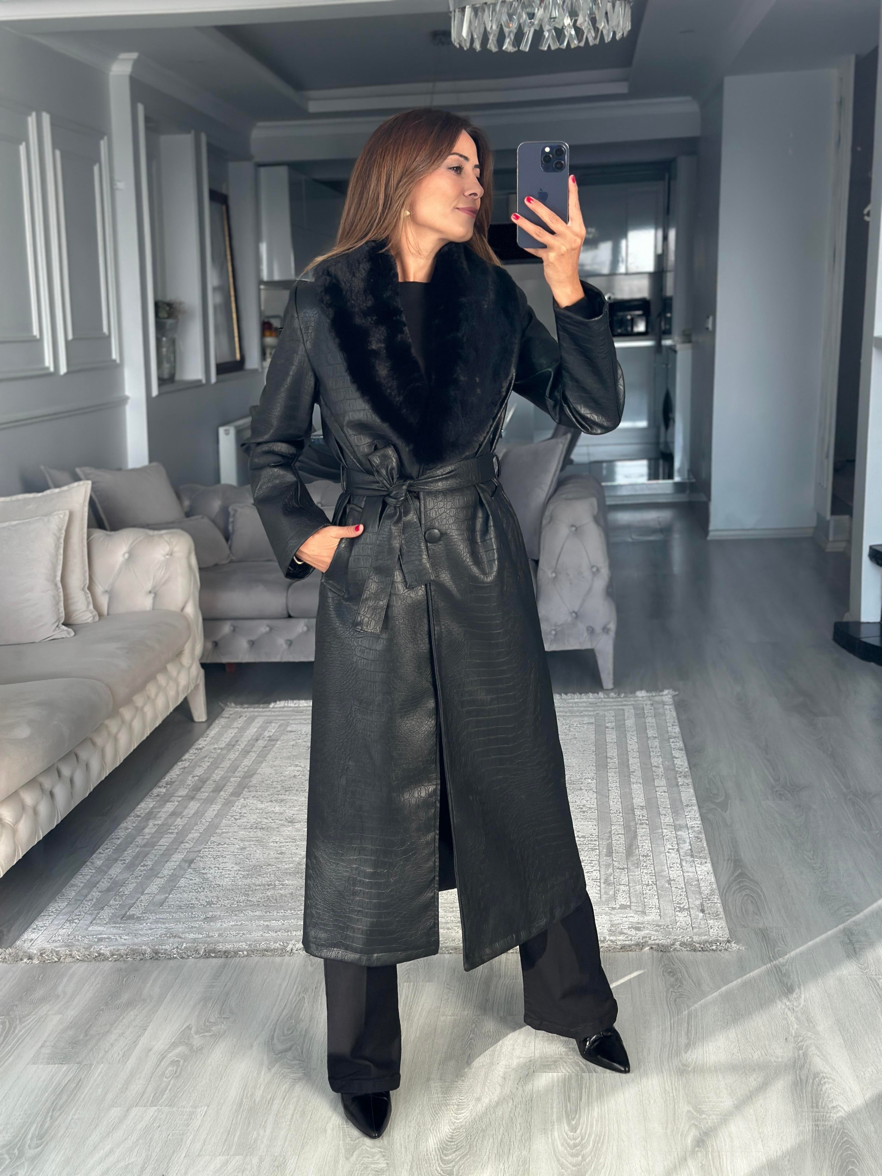 Siyah Timsah Desenli Yakası Kürklü Kadın Deri Kaban