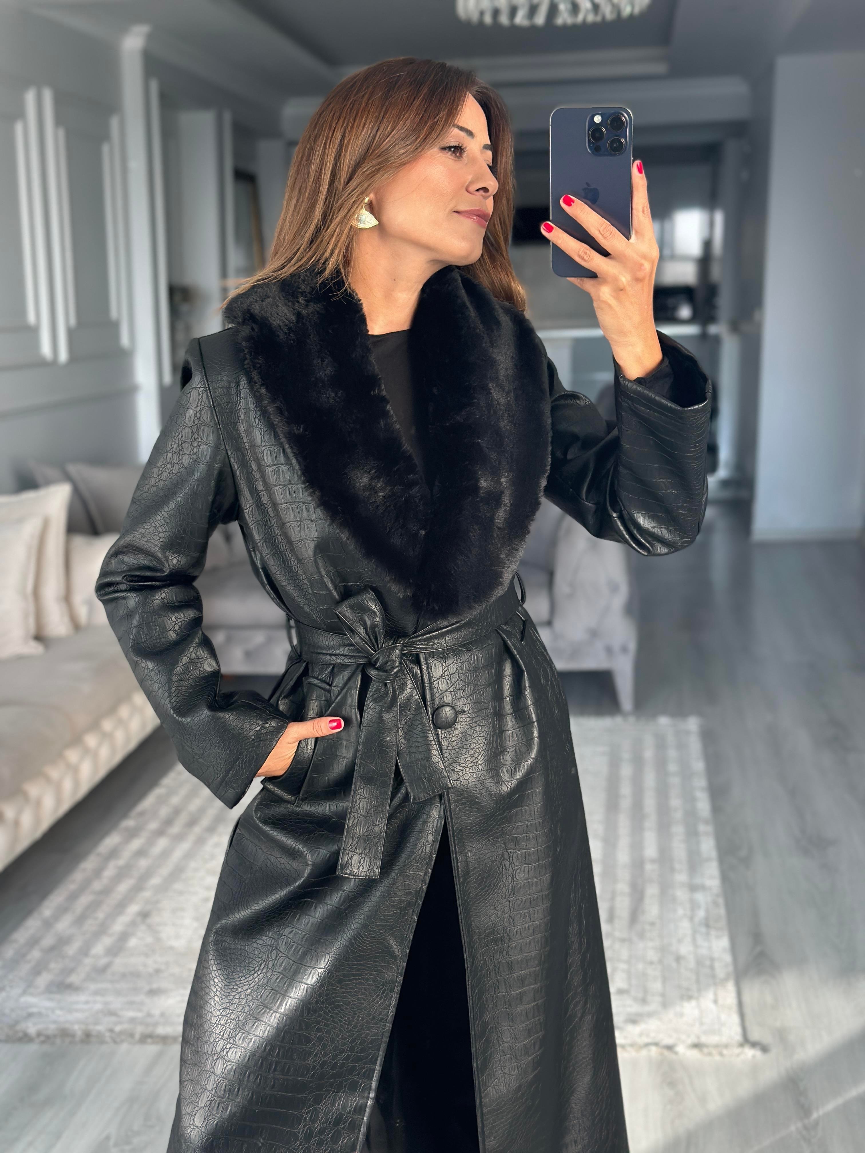 Siyah Timsah Desenli Yakası Kürklü Kadın Deri Kaban