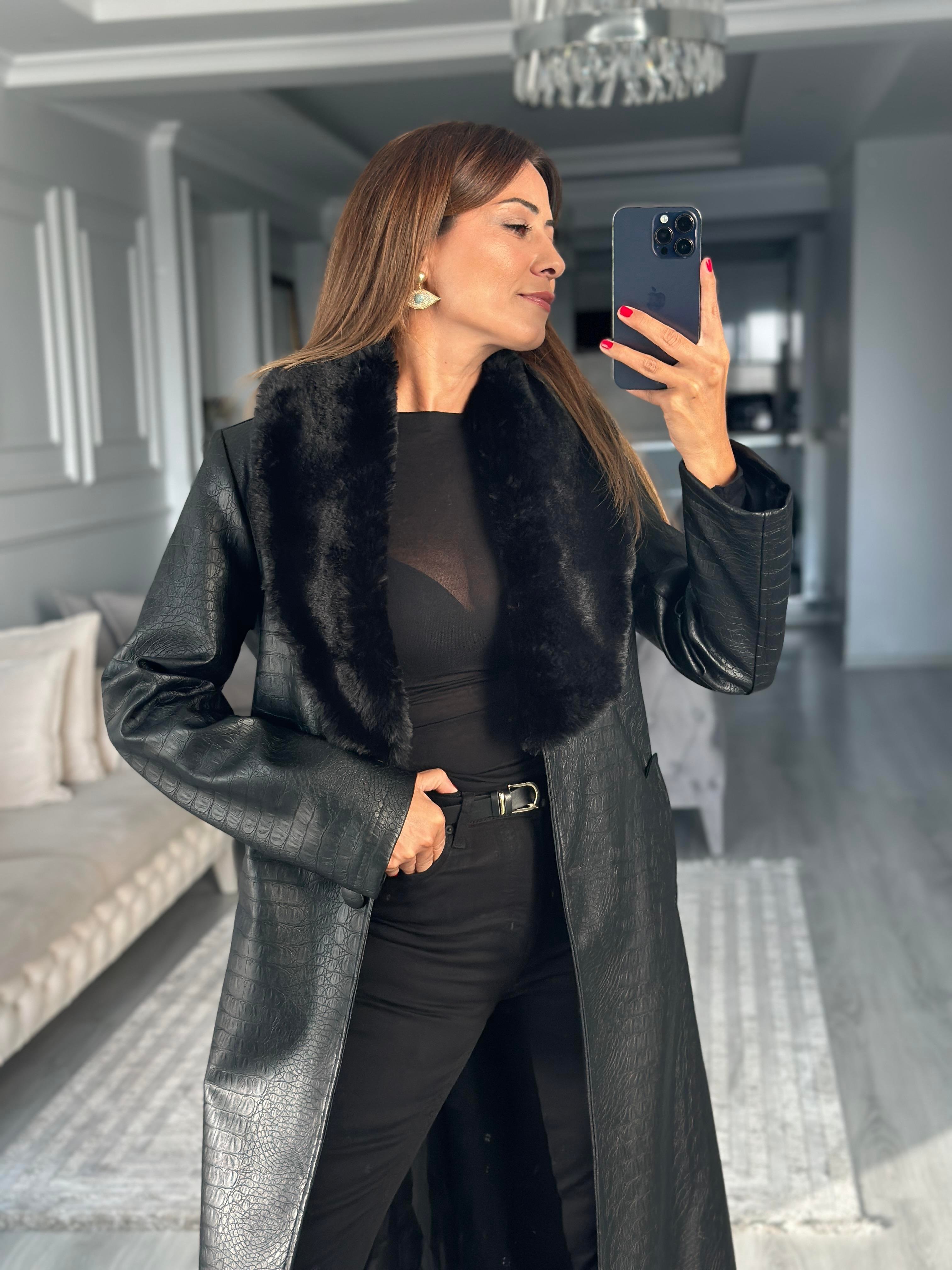 Siyah Timsah Desenli Yakası Kürklü Kadın Deri Kaban