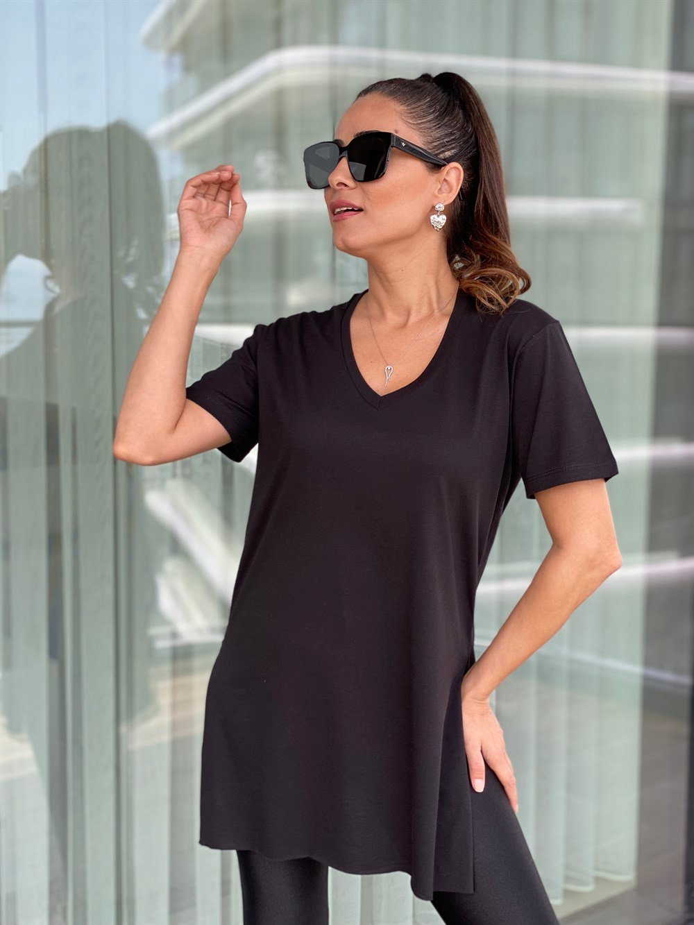 Siyah V Yaka Basic Tshirt 