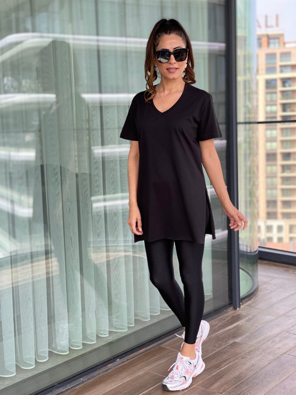 Siyah V Yaka Basic Tshirt 